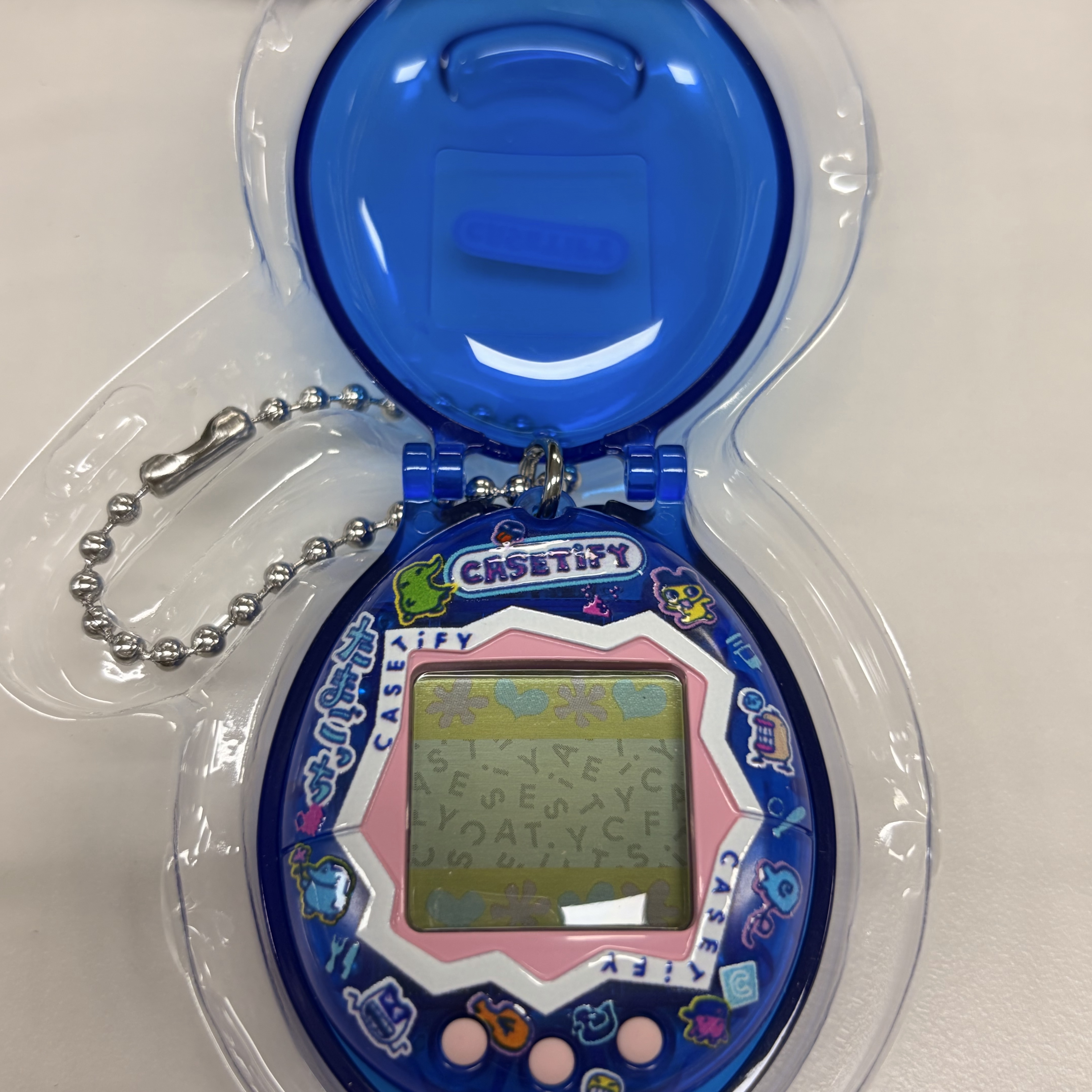 Tamagotchi x Casetify Limited Edition Handheld Console 착용 스타일 - 1