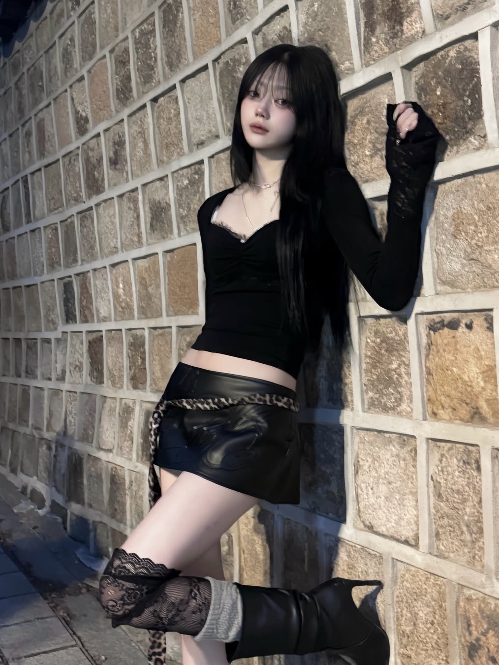 Bonnae Embossed Micro Pleated Skirt Black, Bonnae Embossed Micro Pleated Skirt Ivory 착용 스타일