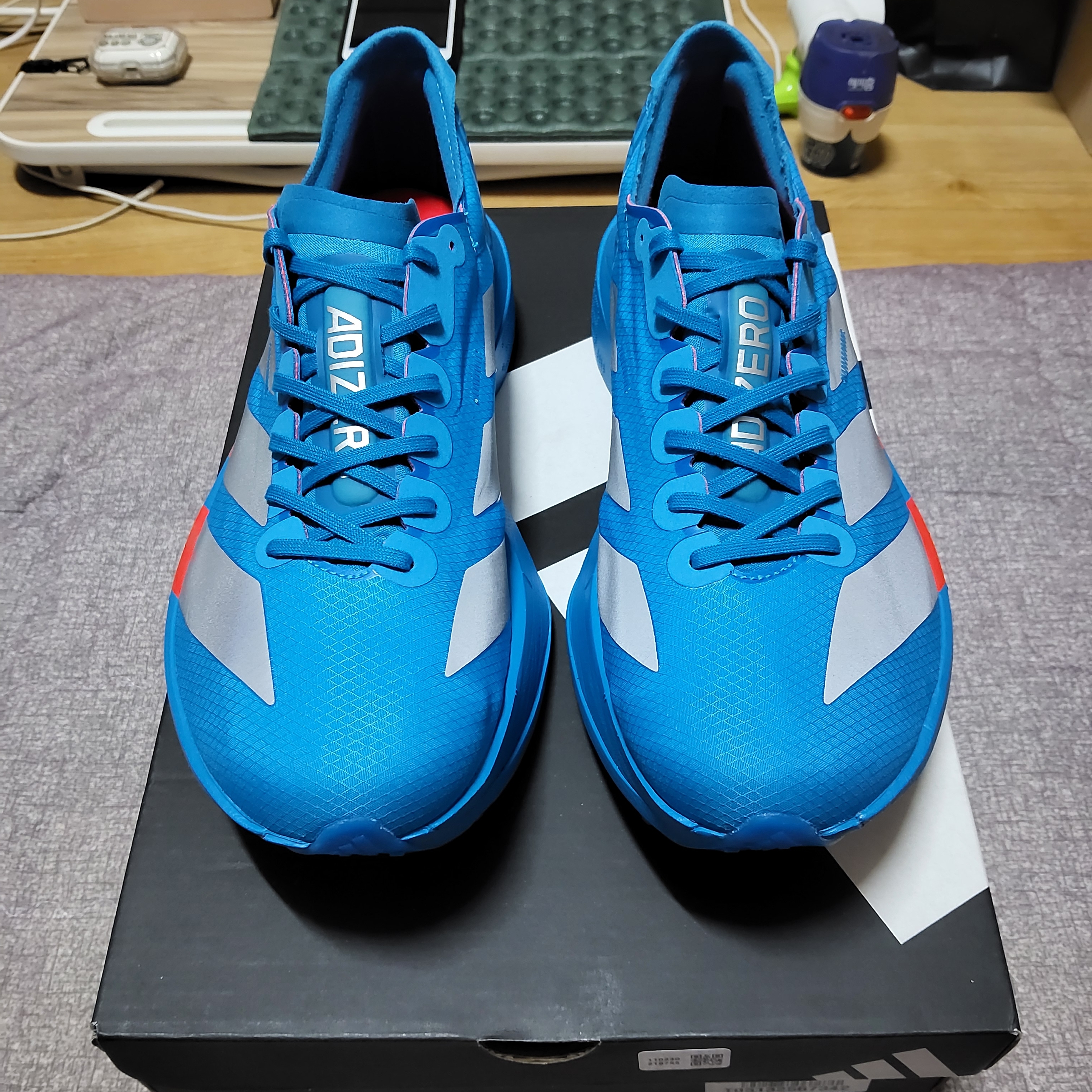 Adidas Adizero Adios Pro 4 Solar Blue Silver Metallic 착용 스타일 - 2