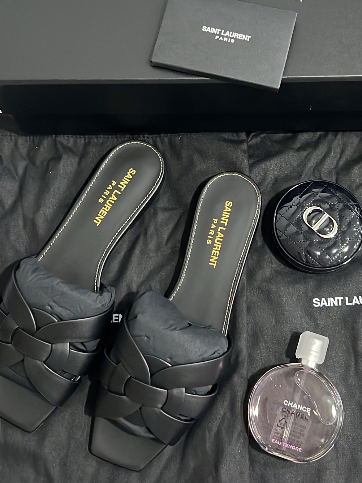 (W) Saint Laurent Tribute Flat Mules in Smooth Leather Black, Chanel Chance Eau Tendre Eau De Toilette 50ml 착용 스타일