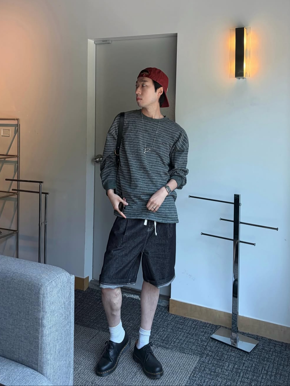 Knitted Outstring Bermuda Denim Half Pants Denim, Knitted Outstring Bermuda Denim Half Pants Black 착용 스타일 - 2