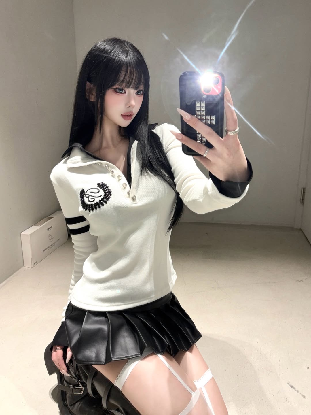 Bonnae Beaded Double Collar Top Black, Bonnae Beaded Double Collar Top White 착용 스타일