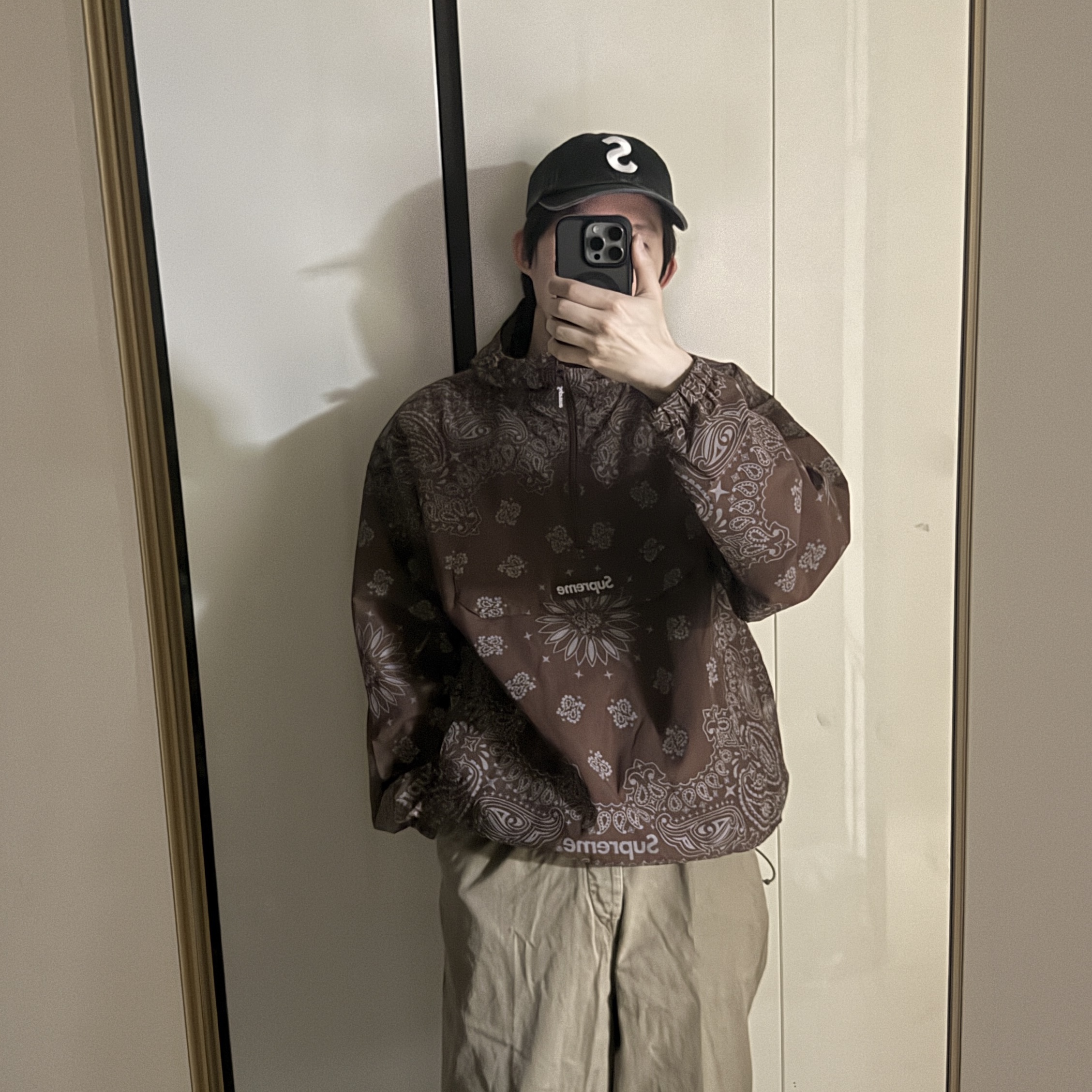 Supreme Reflective Bandana Anorak Brown - 26SS, Kapital Chino High-Waisted Neem Pants Beige 착용 스타일 - 1