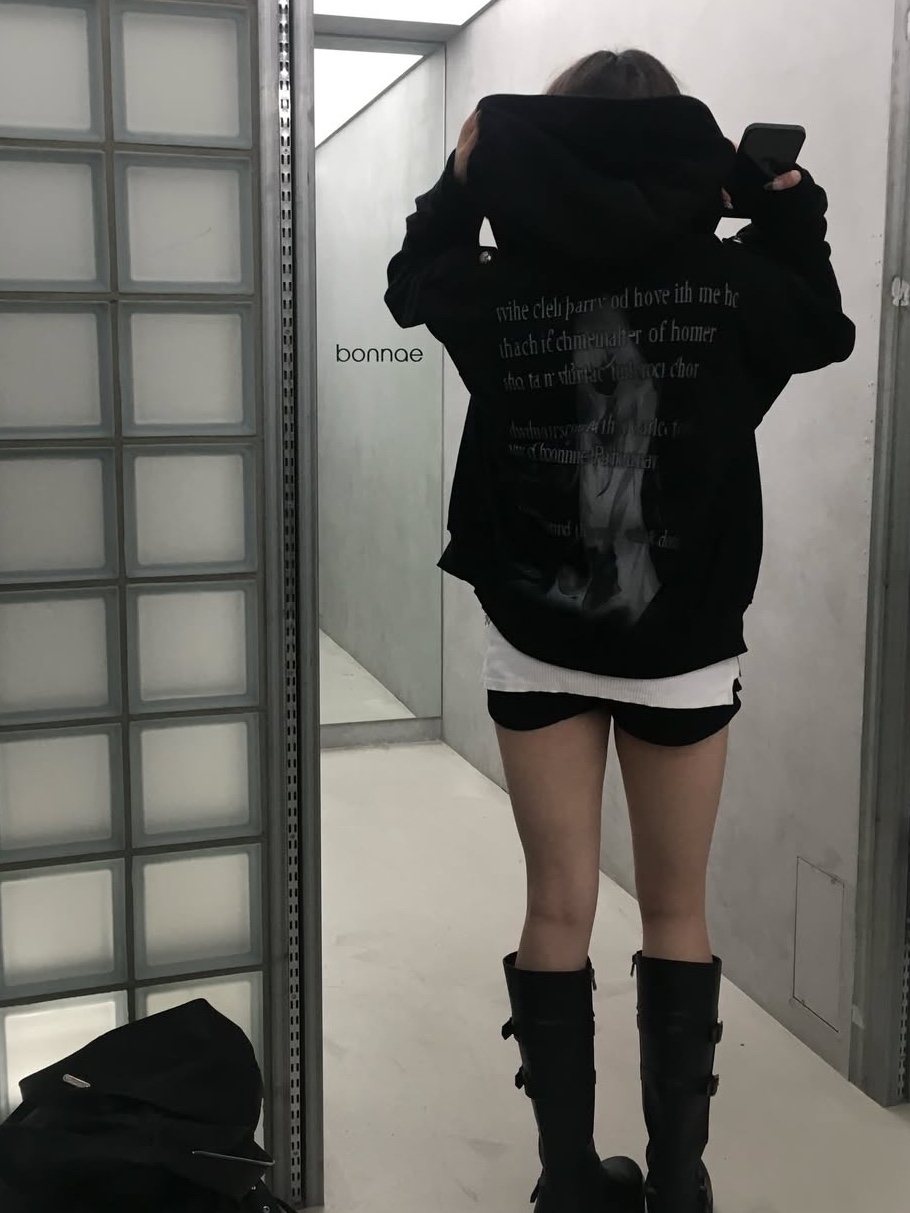 Bonnae Ai Zip-up Hoodie 착용 스타일
