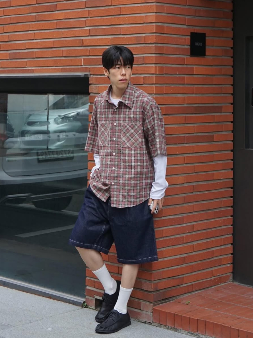 Knitted Outstring Bermuda Denim Half Pants Denim, Knitted Outstring Bermuda Denim Half Pants Black 착용 스타일 - 2