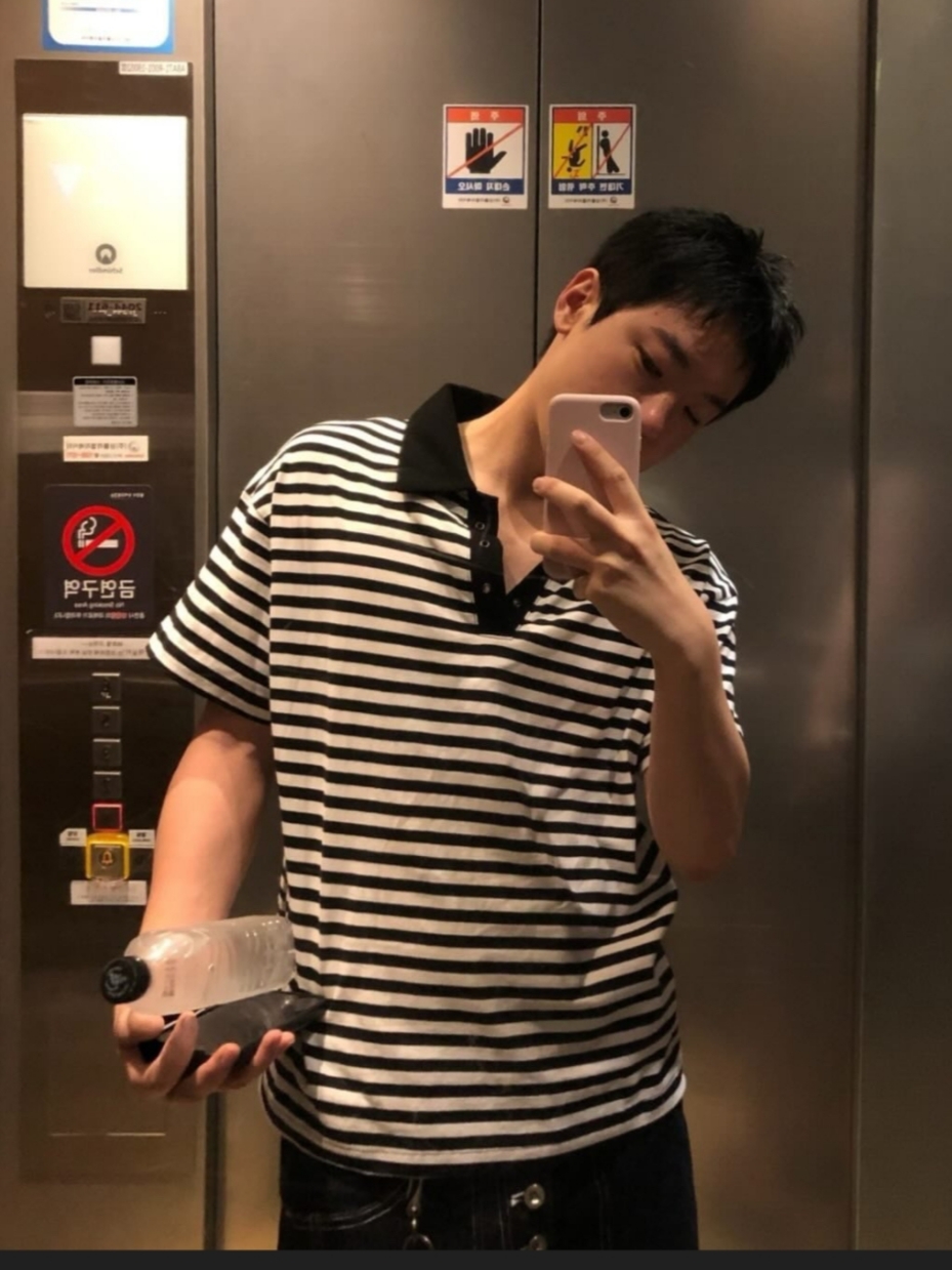 ROARINGRAD Striped Polo T-shirt Black 착용 스타일