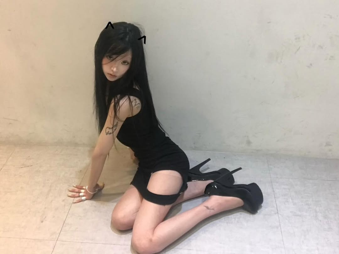Bonnae Asymmetric Dress Black, Bonnae Asymmetric Dress Ivory 착용 스타일