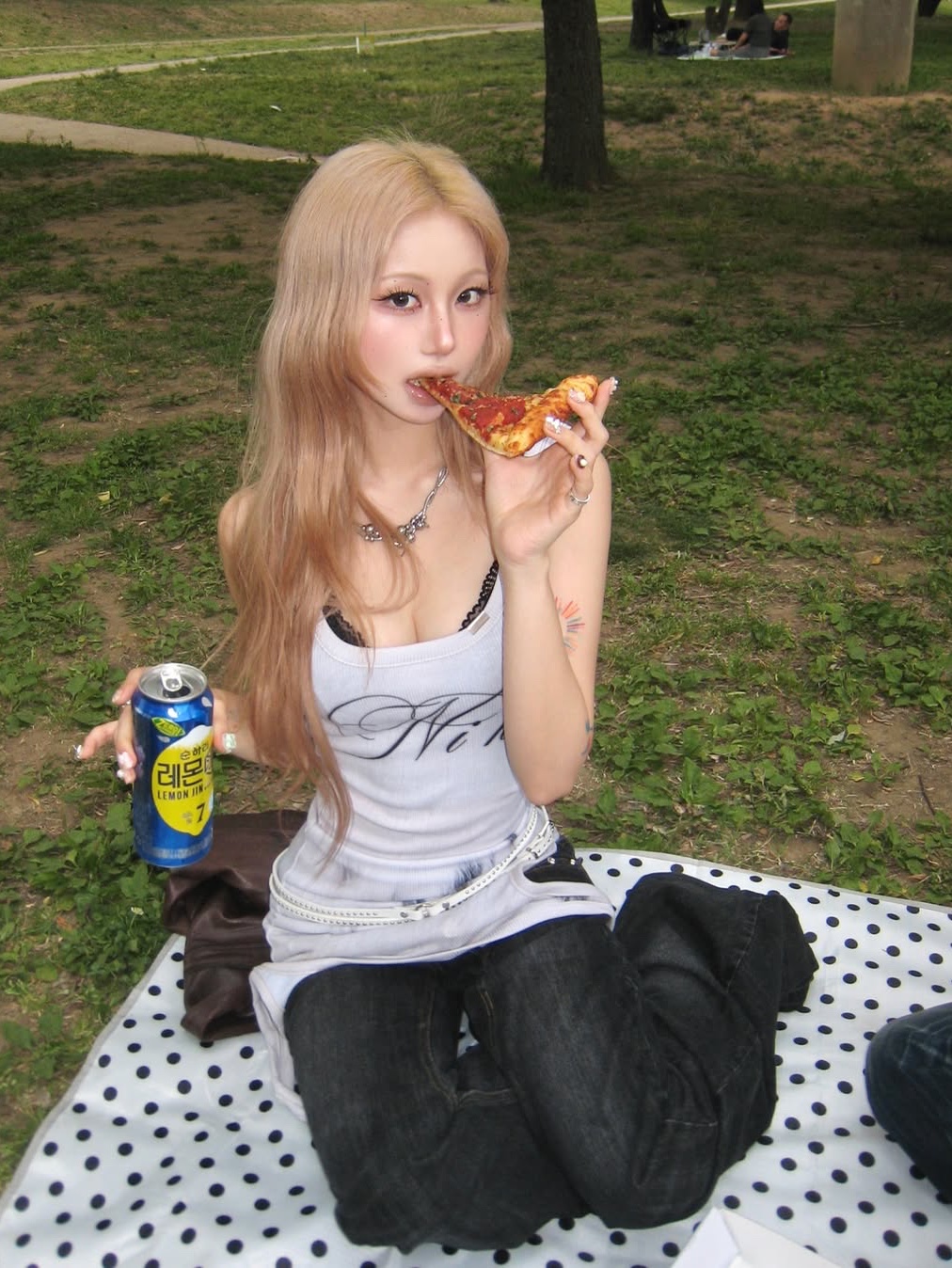 Bonnae Asymmetric Dress Ivory, Bonnae Asymmetric Dress Black 착용 스타일