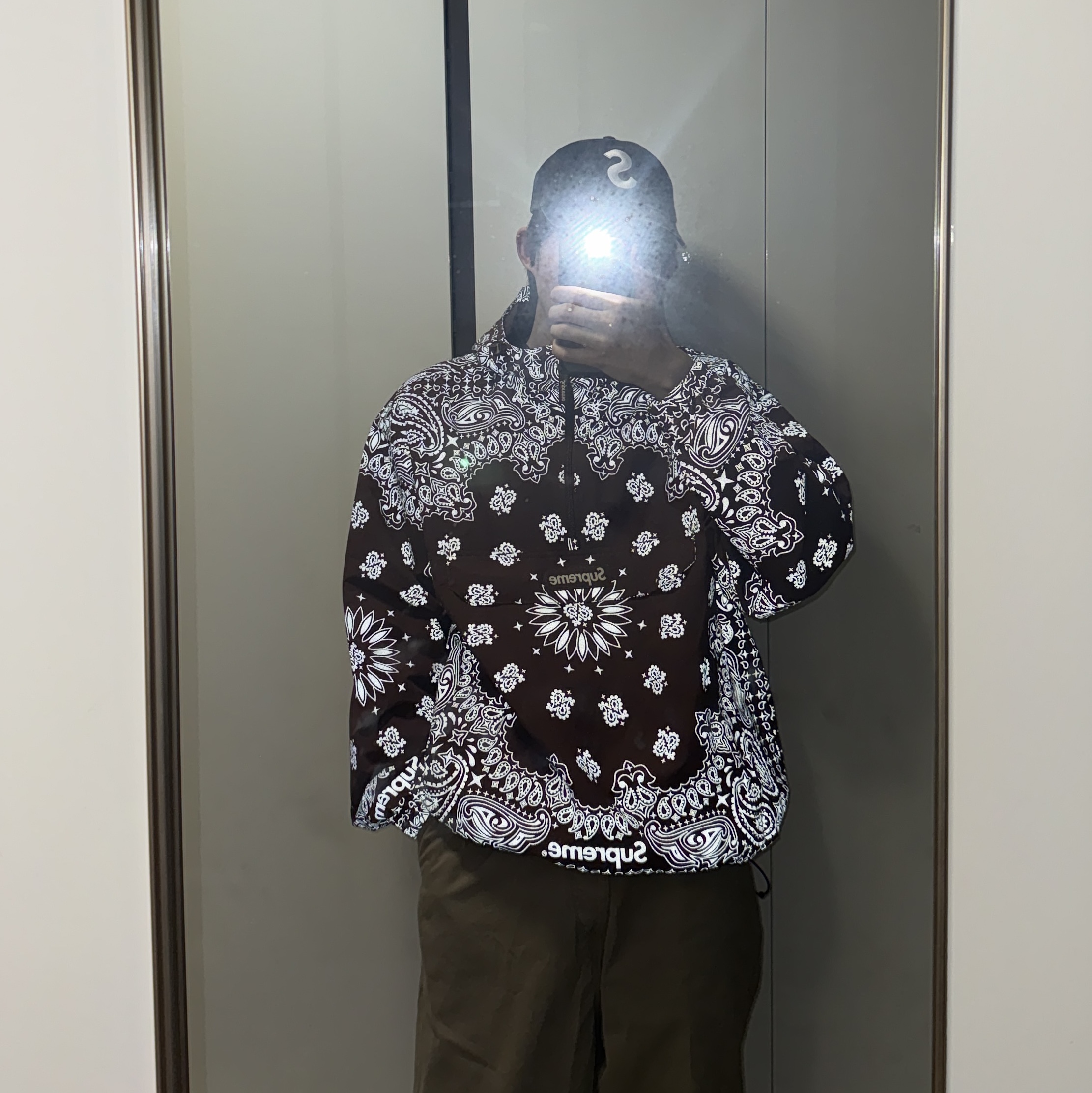 Supreme Reflective Bandana Anorak Brown - 26SS, Kapital Chino High-Waisted Neem Pants Beige 착용 스타일 - 2