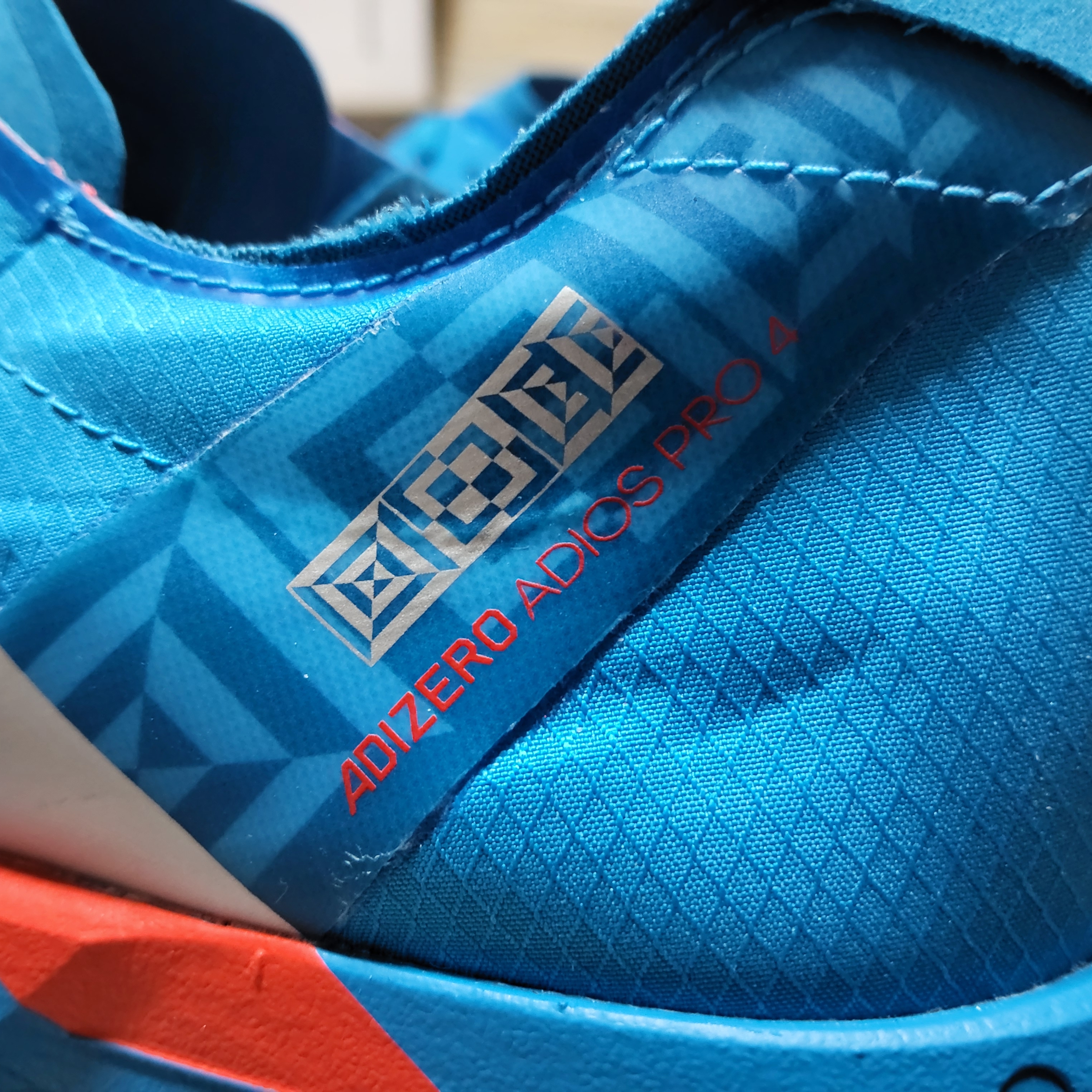Adidas Adizero Adios Pro 4 Solar Blue Silver Metallic 착용 스타일 - 5