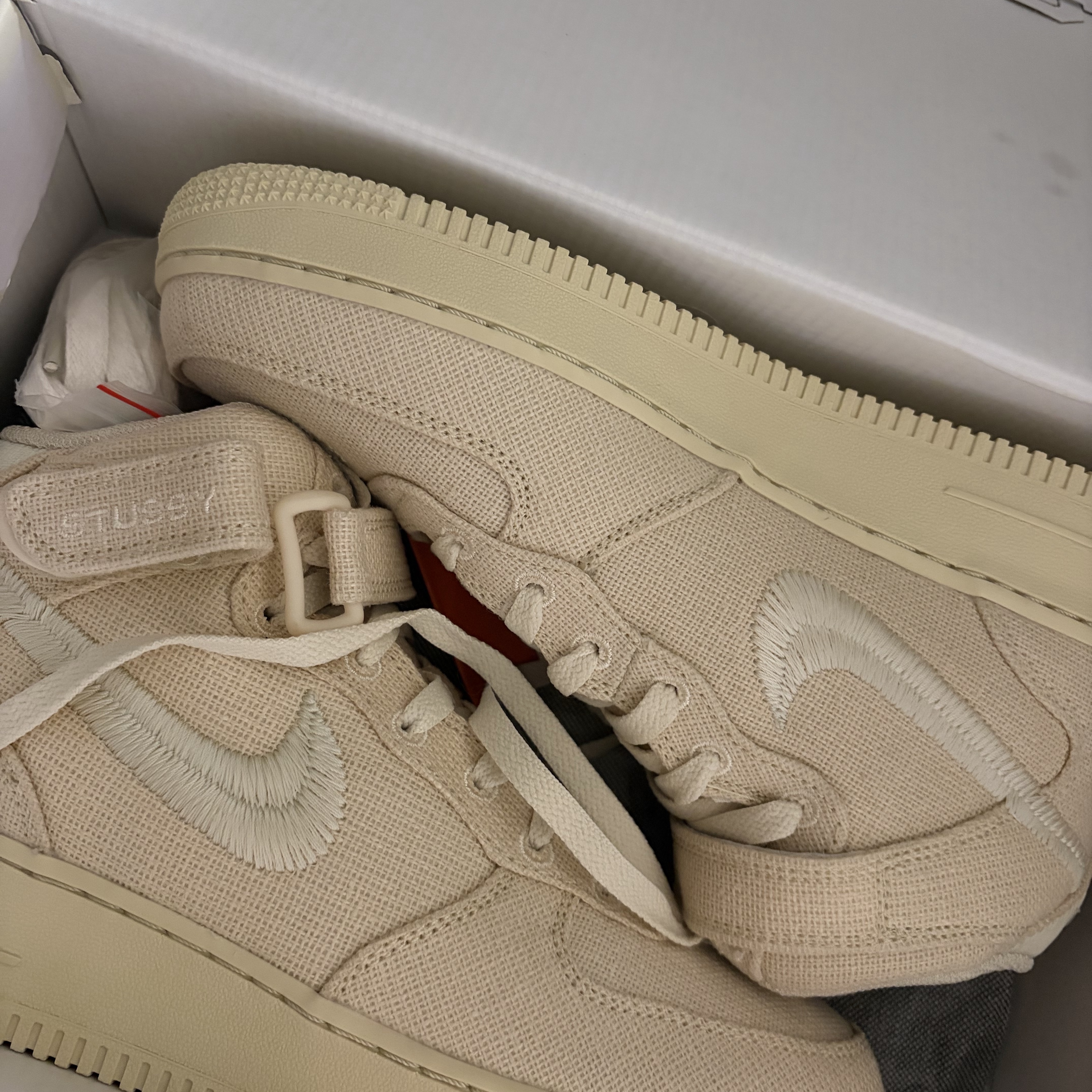 Nike x Stussy Air Force 1 '07 Mid SP Fossil 착용 스타일 - 2