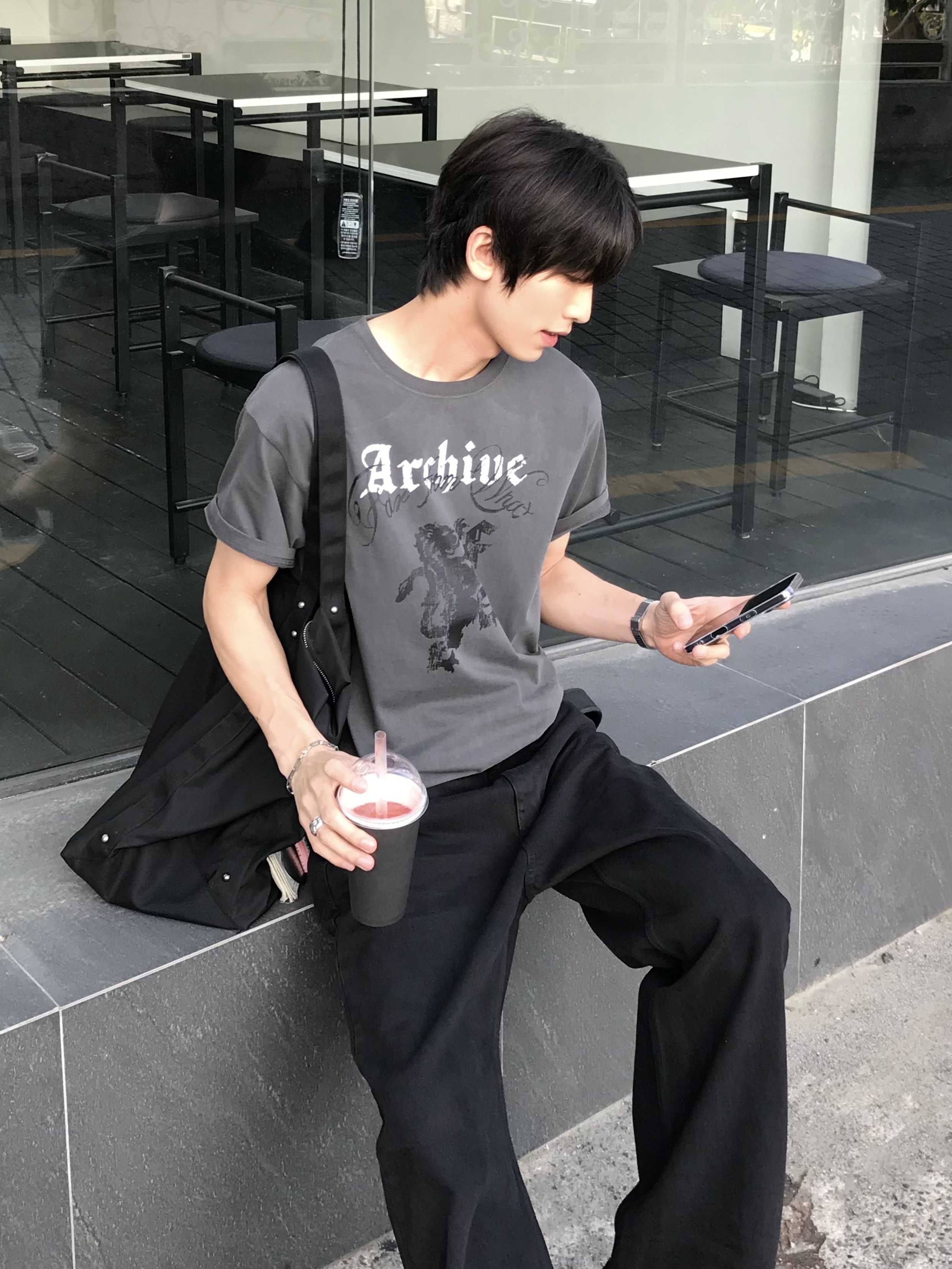 Farfromwhat Far Wrinkled Washed Pants_Black, Farfromwhat Archive Gothic Logo T-Shirt 착용 스타일 - 1