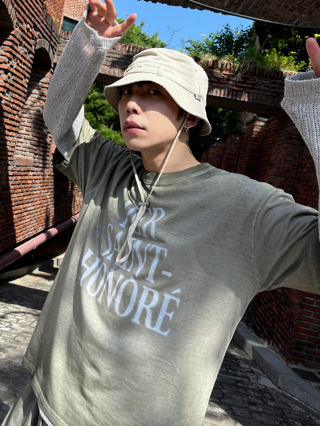 Permanent Archive Saint Honoré Washed Short Sleeve T-Shirt (Dusty Khaki) 착용 스타일