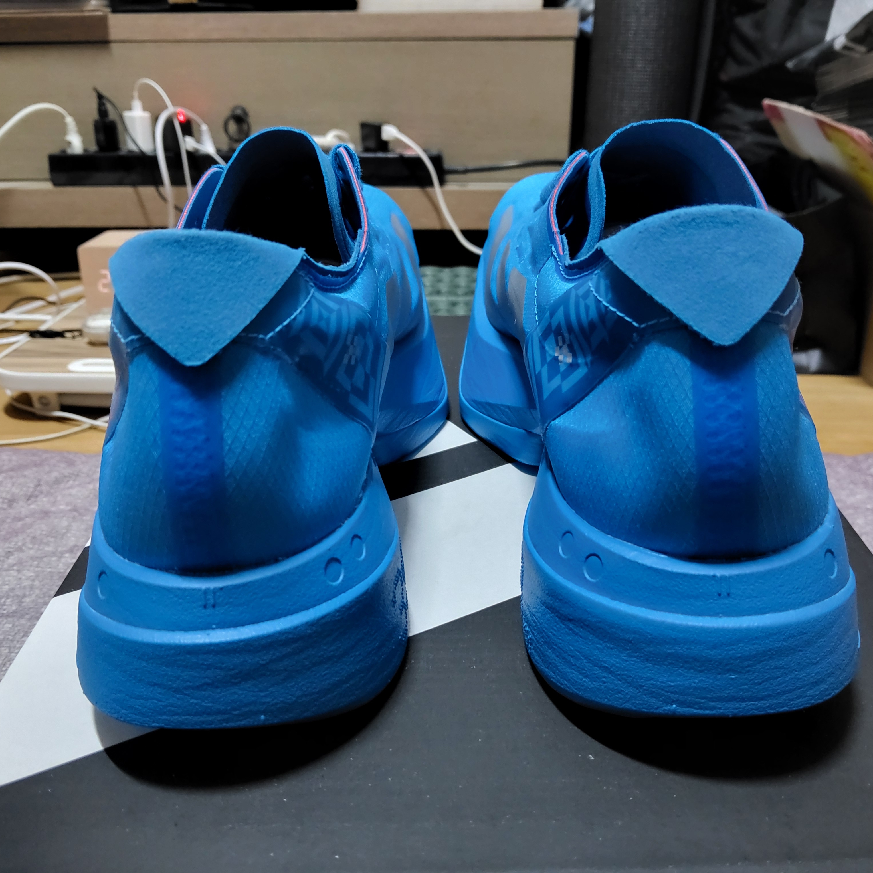 Adidas Adizero Adios Pro 4 Solar Blue Silver Metallic 착용 스타일 - 4
