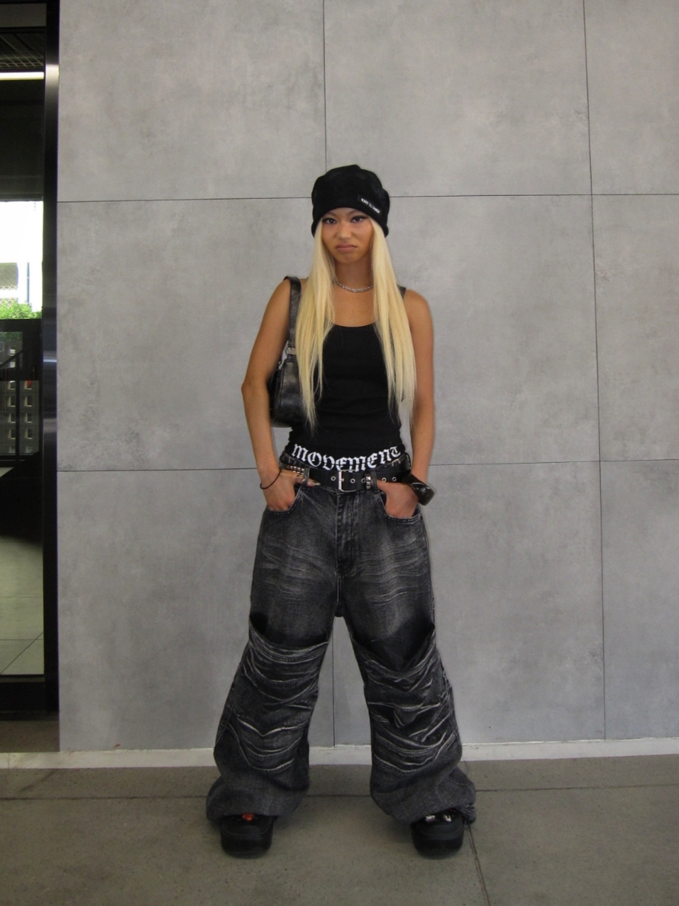 ROARINGRAD Washed Flip Knee Denim Pants Black, ROARINGRAD Dirty Knit Beanie Black 착용 스타일