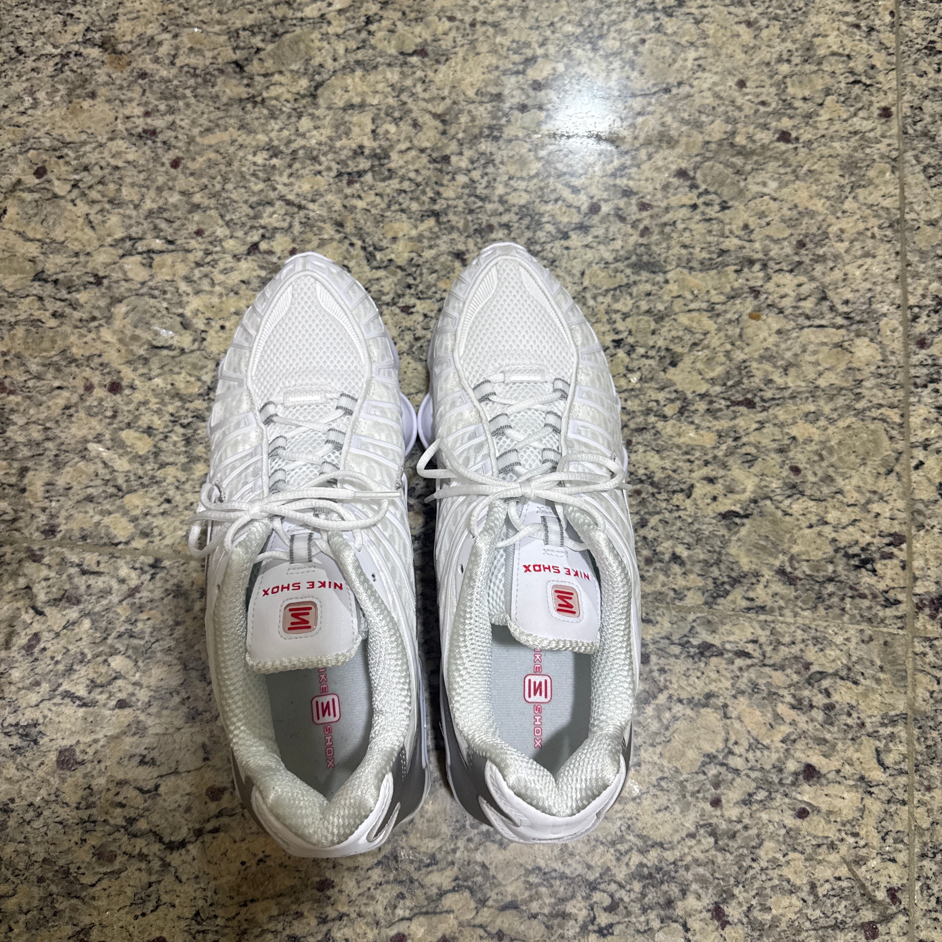 Nike Shox TL Metallic Silver 착용 스타일 - 2