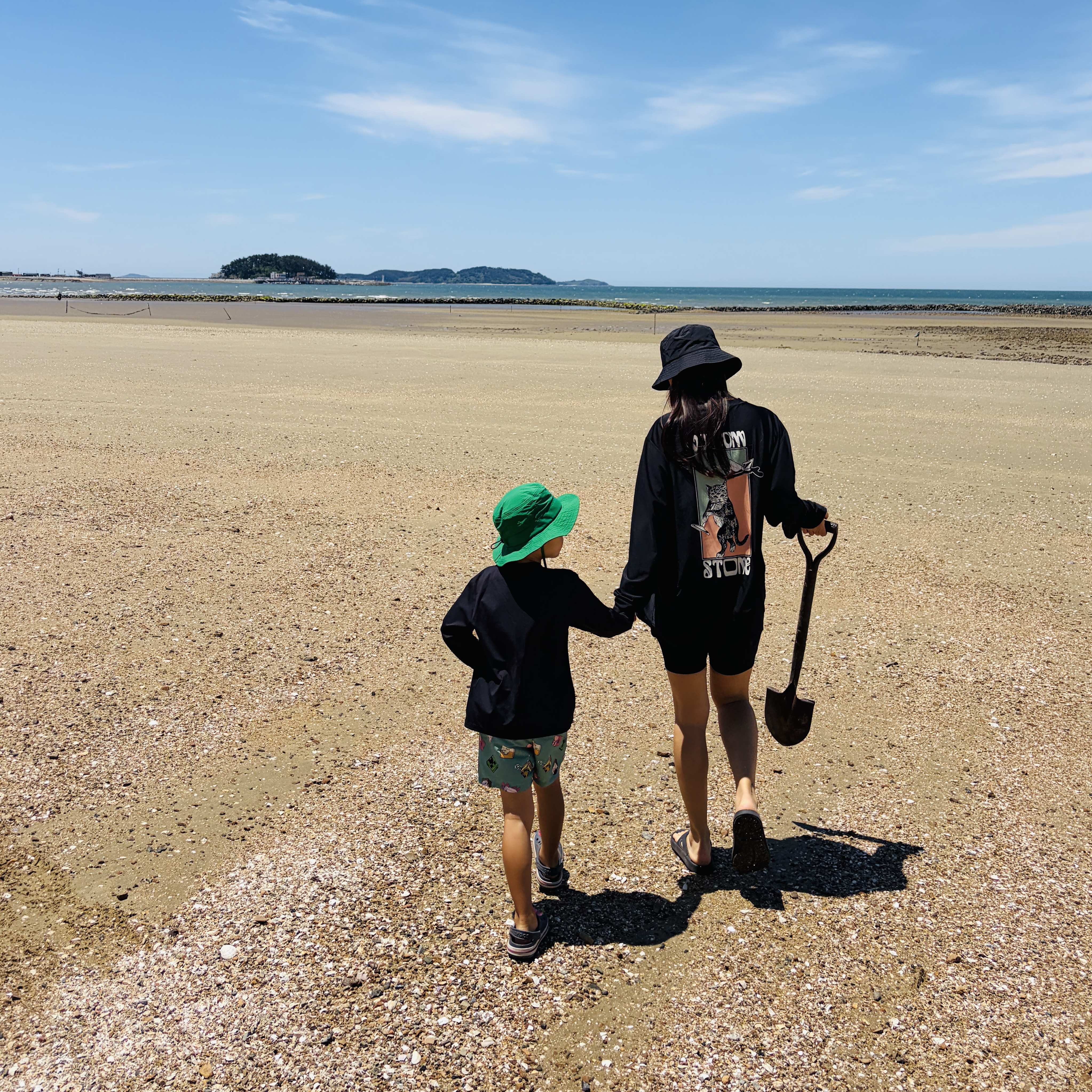 Emis Sun Shade Bucket Hat Black, Oofos OOriginal Black 착용 스타일 - 4