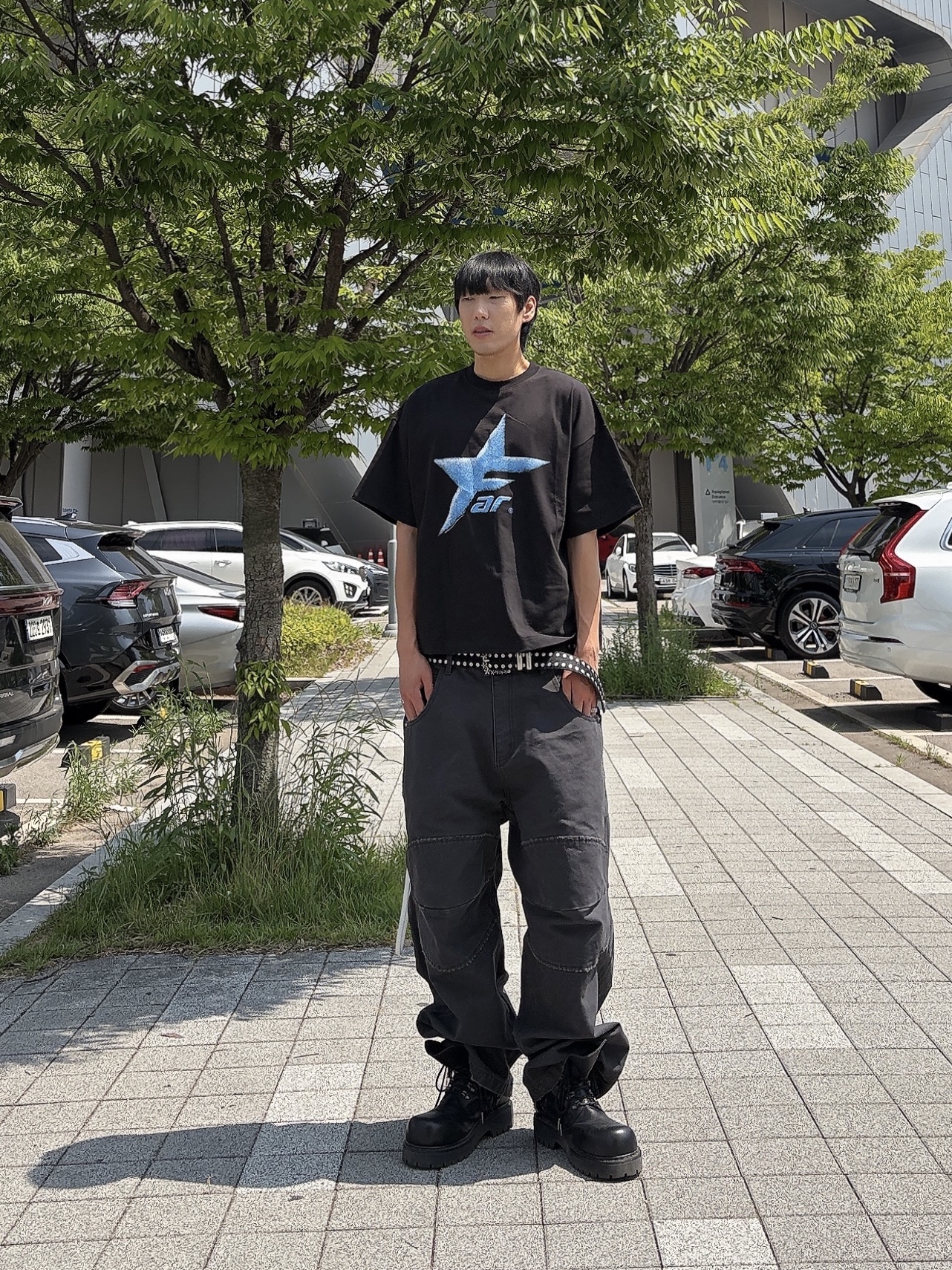Farfromwhat Far Star Logo T-Shirts Black 착용 스타일 - 4