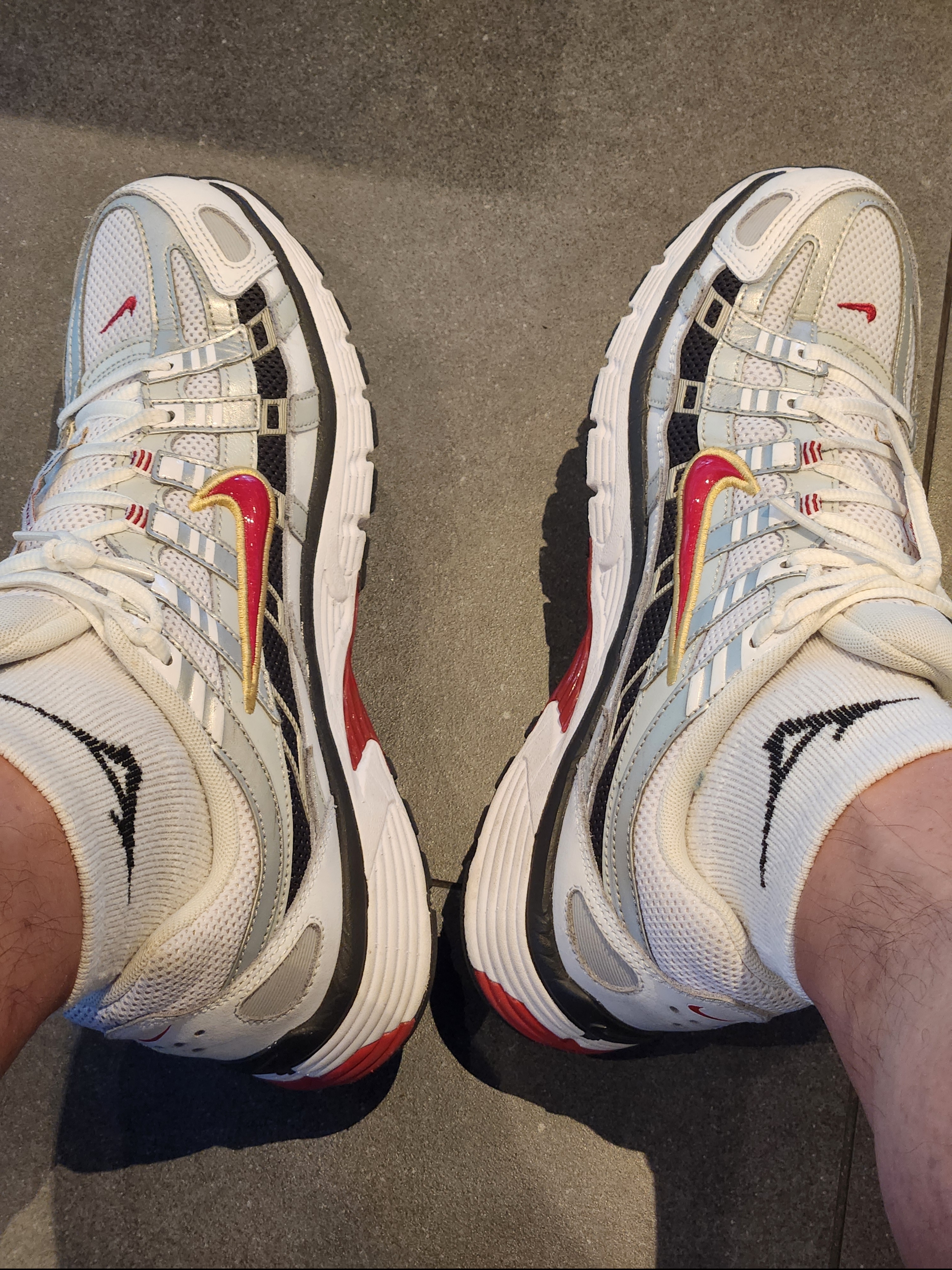 Nike P-6000 White Varsity Red 착용 스타일