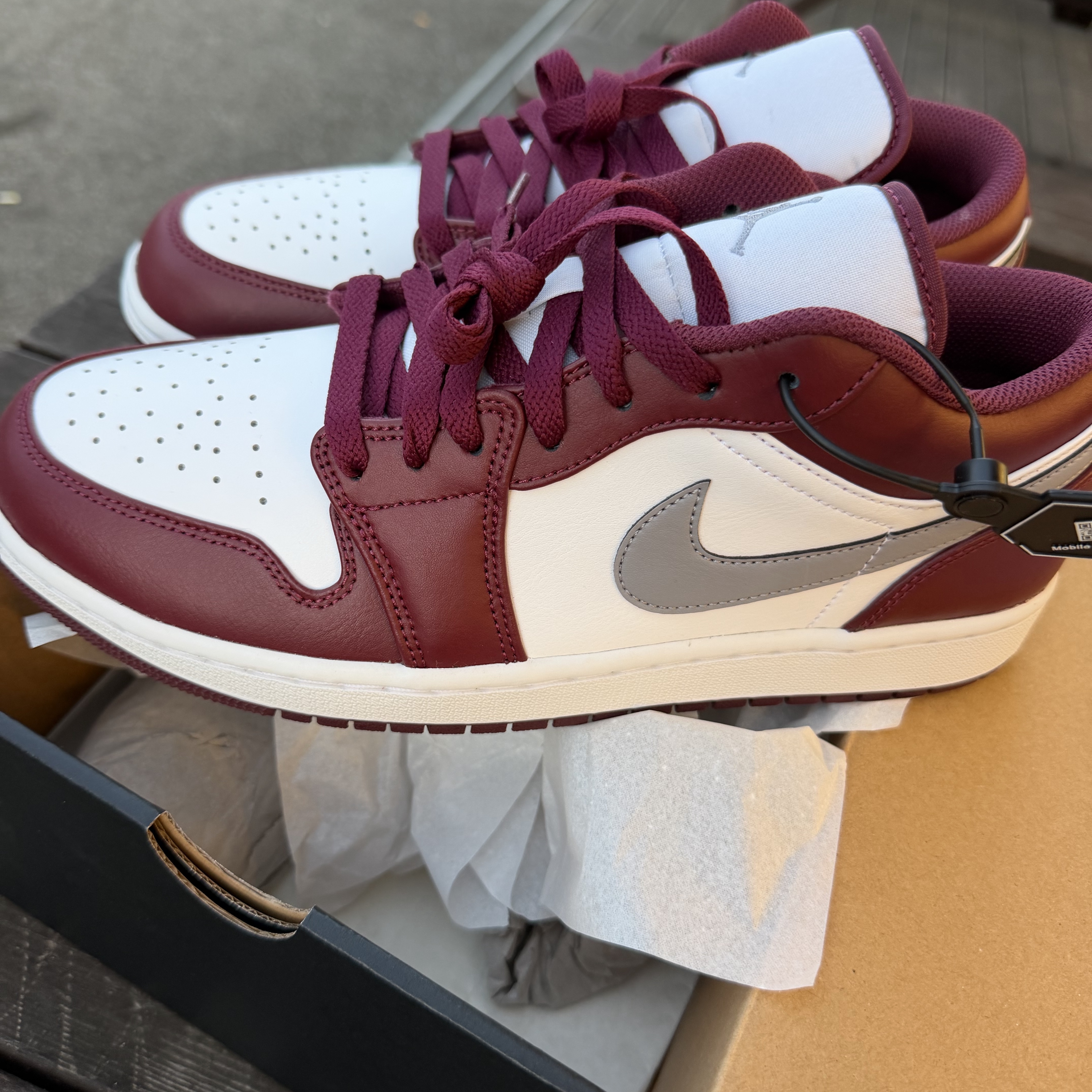 Jordan 1 Low Cherrywood Red 착용 스타일
