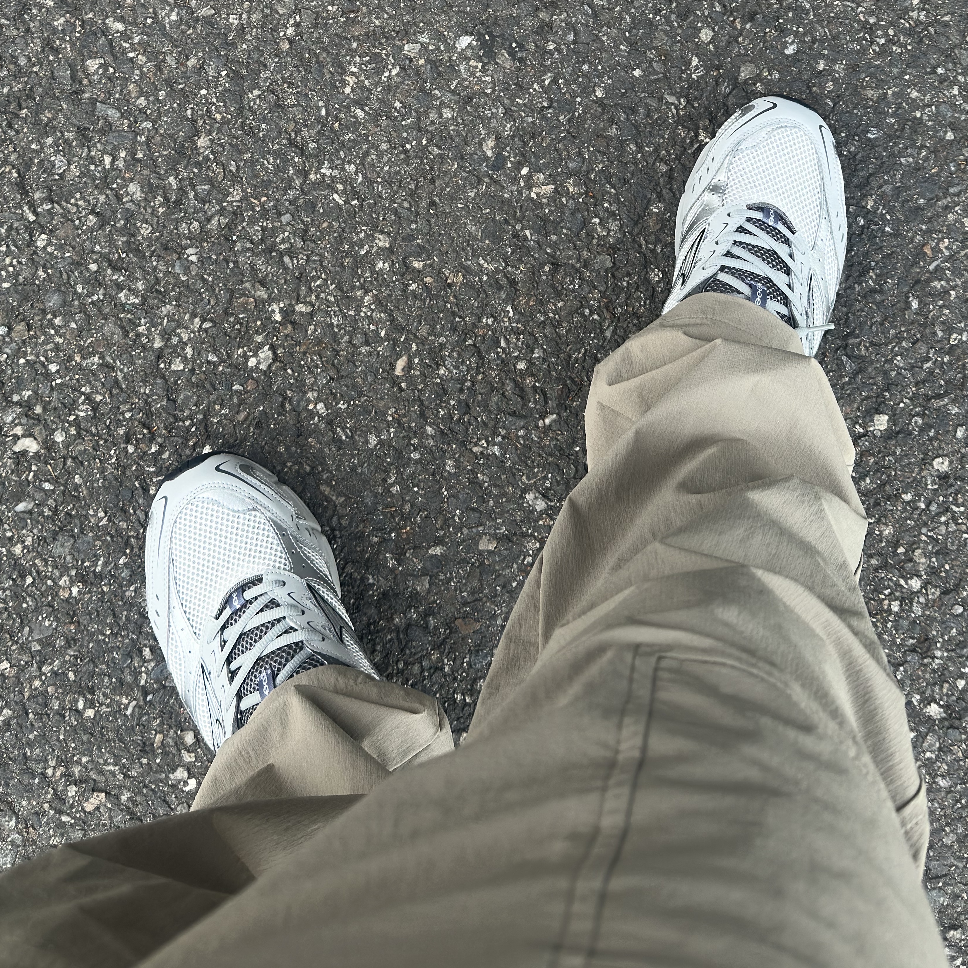 Mizuno MXR  Harbor Mist Metallic Grey 착용 스타일