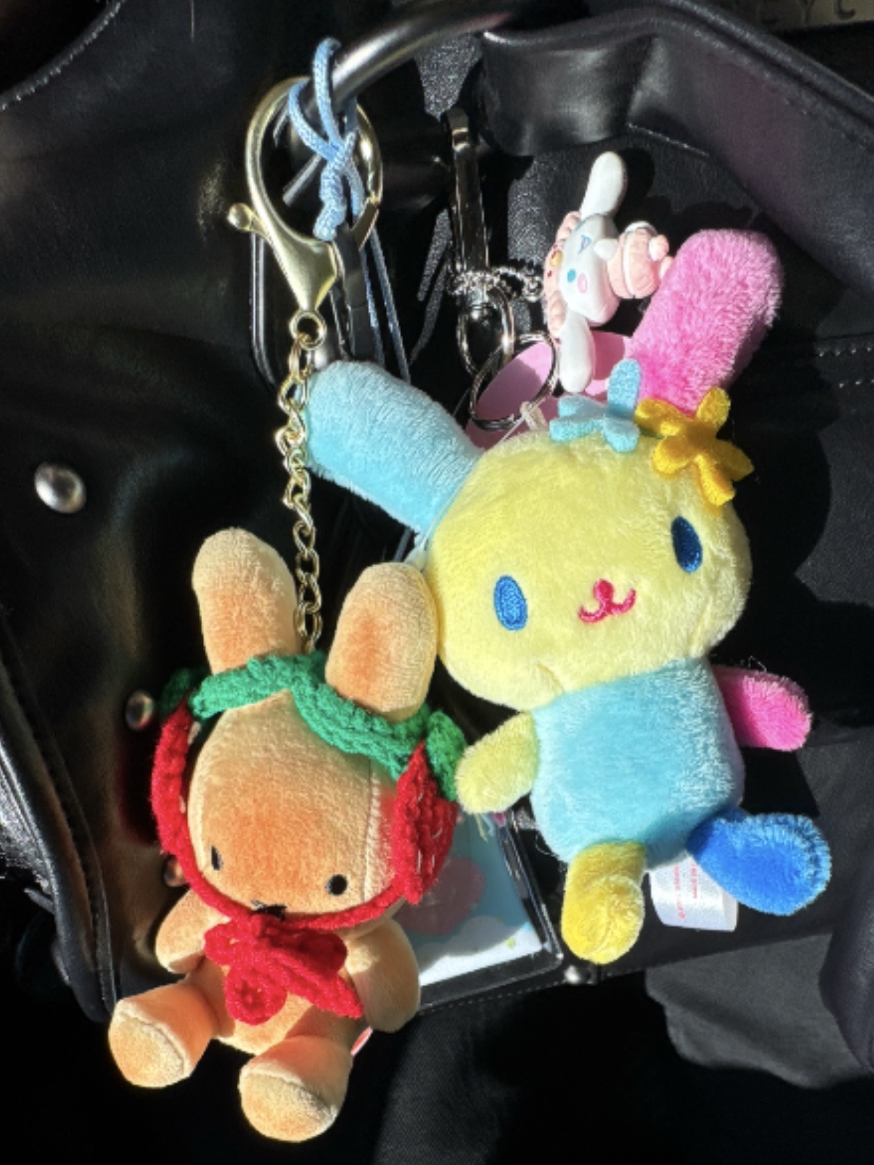 Many a Little Sanrio Key Ring U Sa Ha Na 8cm, Many a Little MIFFY keychain Toasted 착용 스타일