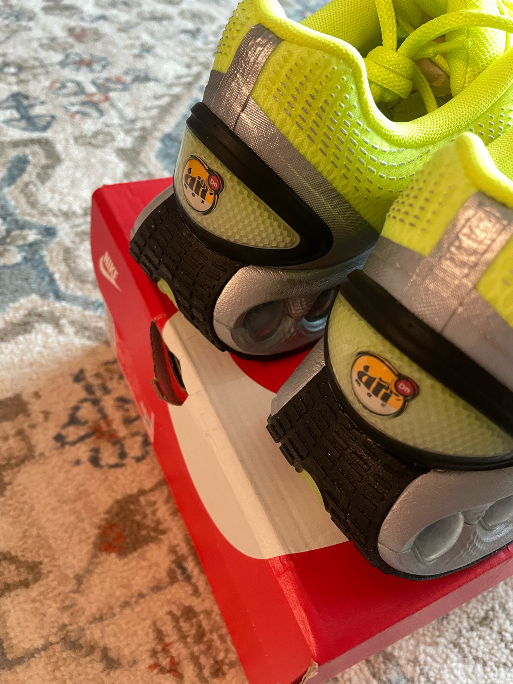 Nike Air Max Dn Black Volt Glow 착용 스타일 - 6