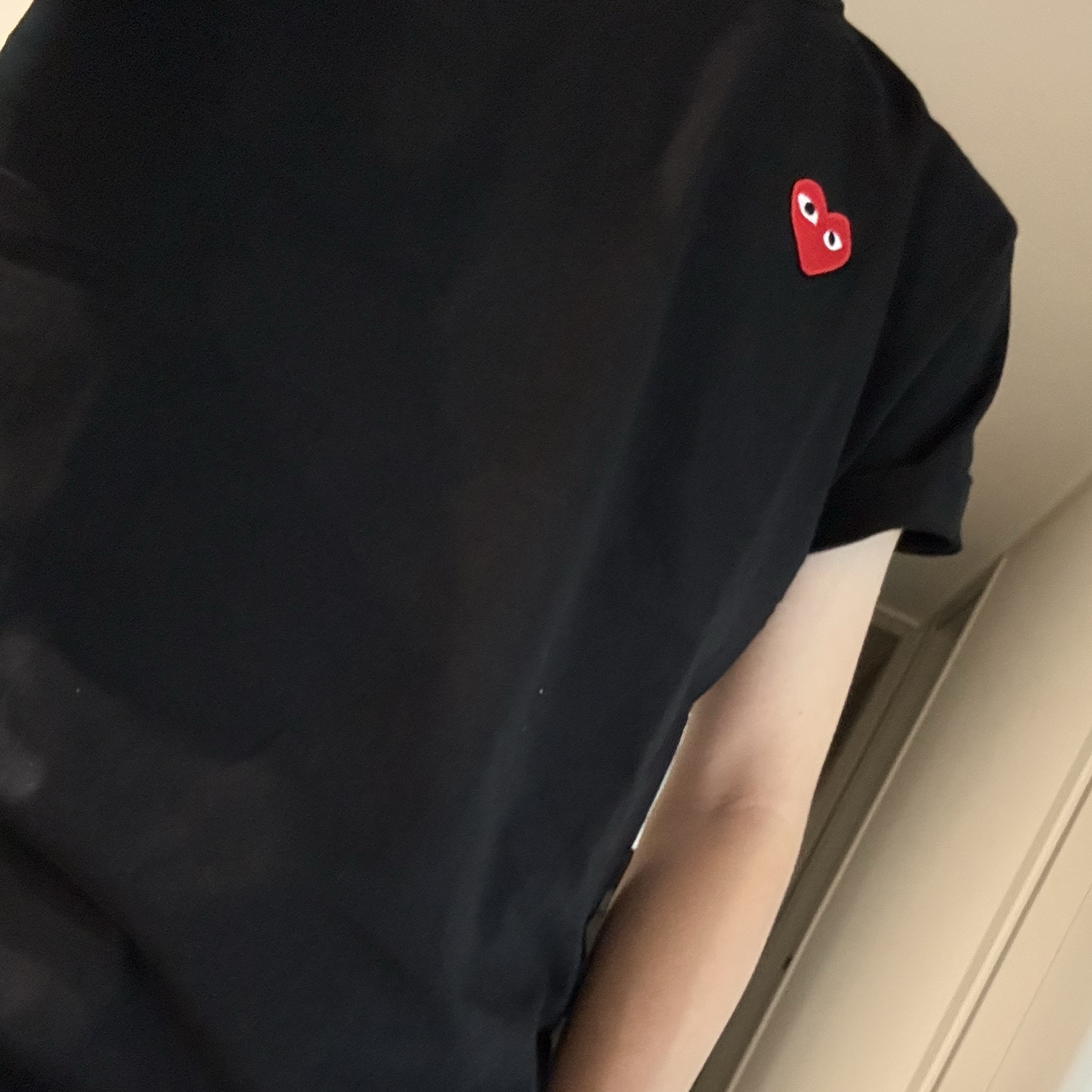 Play Comme des Garcons Red Heart T-Shirt Black 착용 스타일