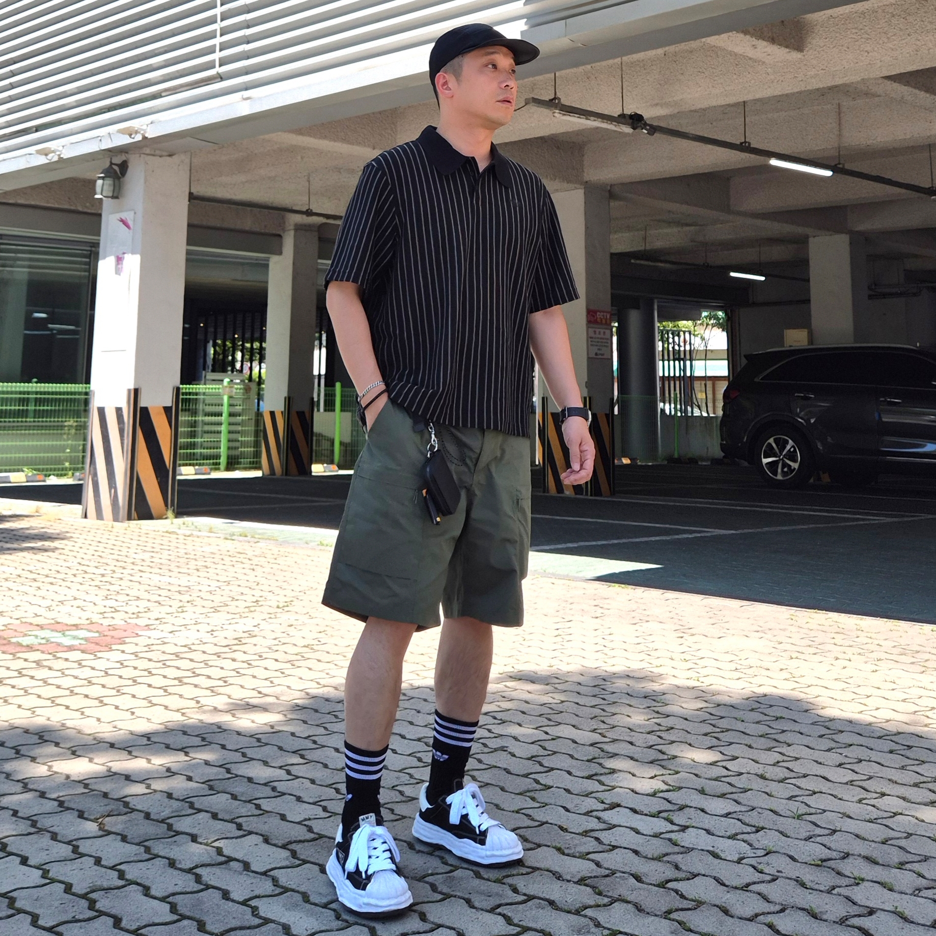Maison Mihara Yasuhiro Blakey OG Sole Canvas Low-top Sneakers Black White, Adidas 3 Stripes High Crew Socks Black (3 Pack) 착용 스타일 - 1
