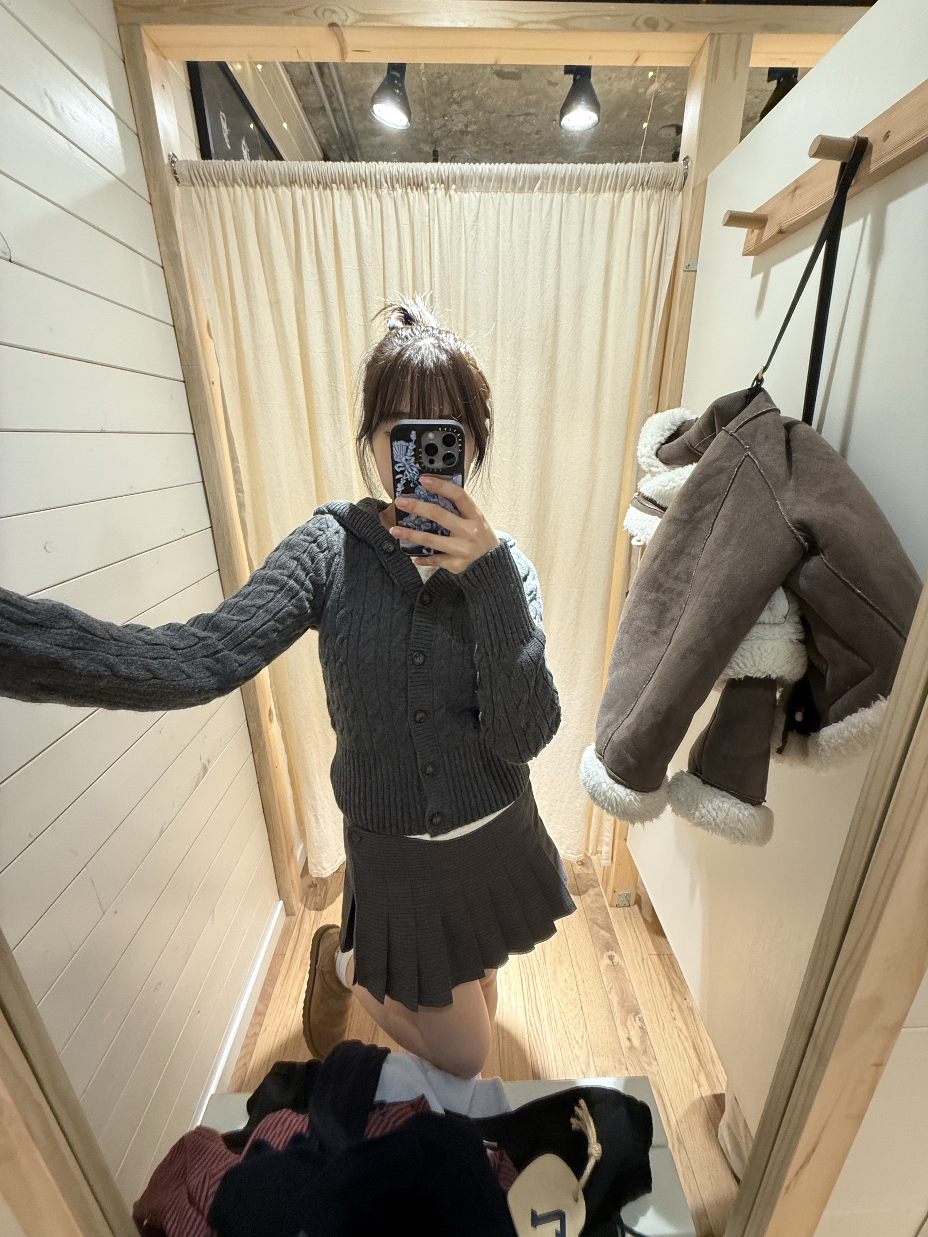 Dr. Martens 1461 Bex Black, Celine Ava Bag in Triomphe Canvas and Calfskin Tan 착용 스타일 - 3