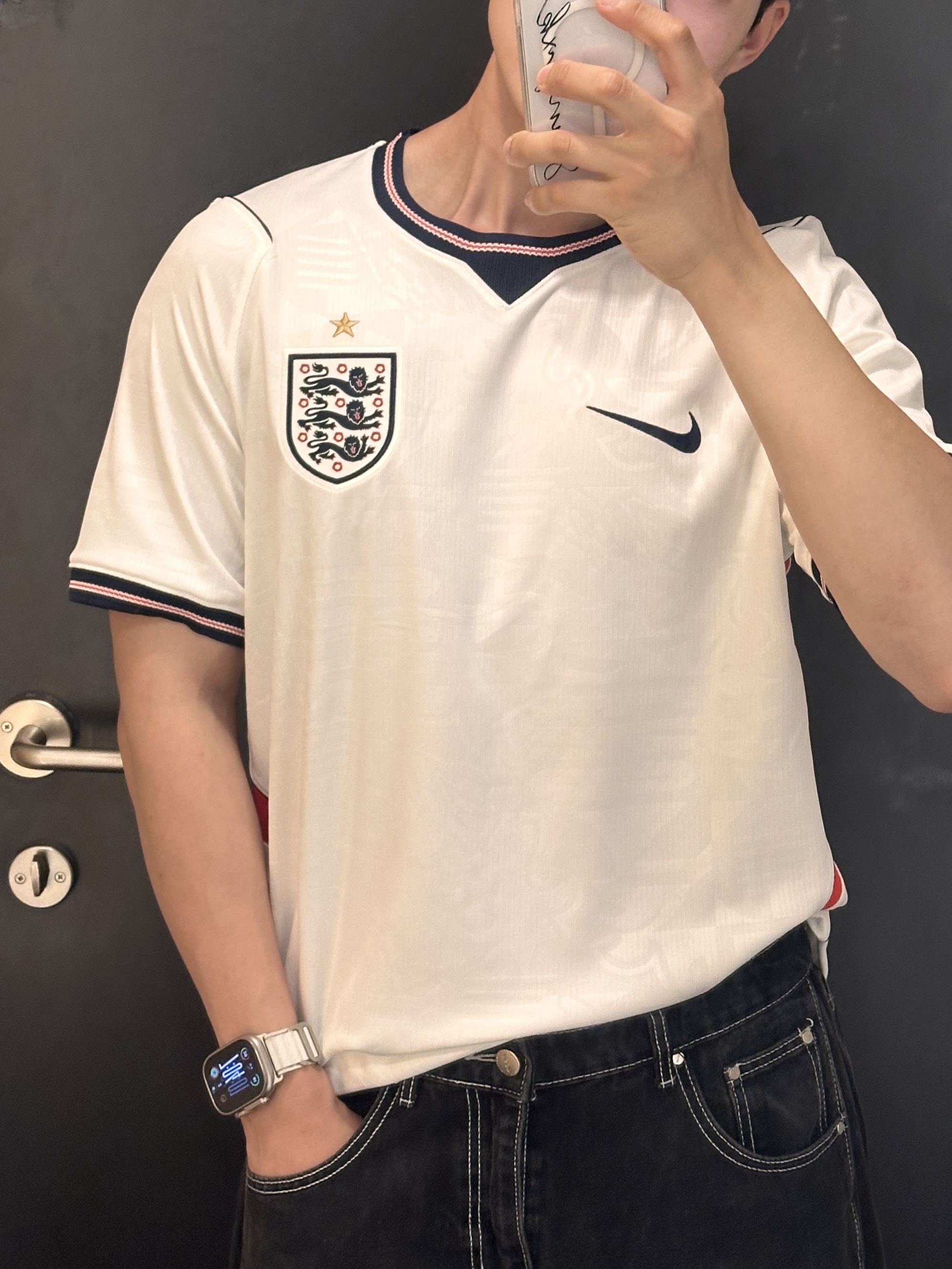 Nike England 2026 Stadium Home Dri-Fit Football Replica Jersey White Speed Red (IB5290-100) (Non Marking Ver.) 착용 스타일 - 1