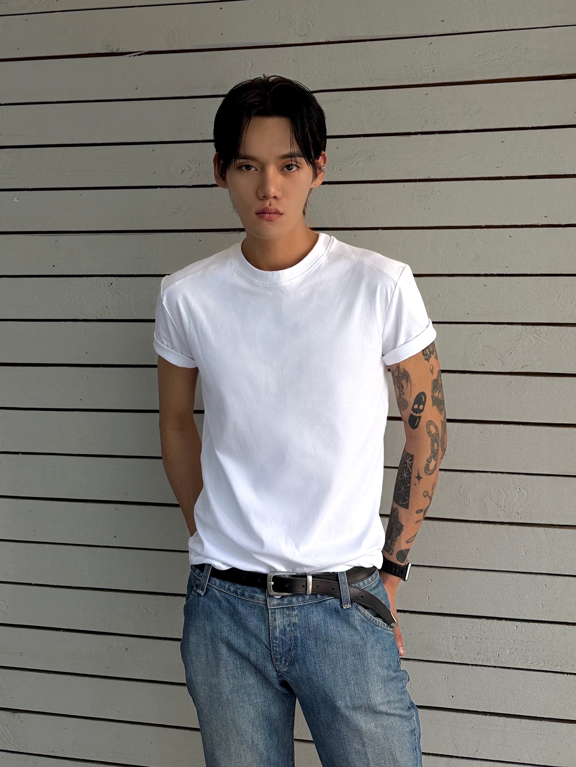 PHOS333 M Panel Silket T-Shirt White 착용 스타일 - 1