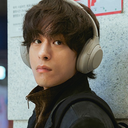 Sony WH-1000XM4 Platinum Silver (Korean Ver.) 착용 스타일