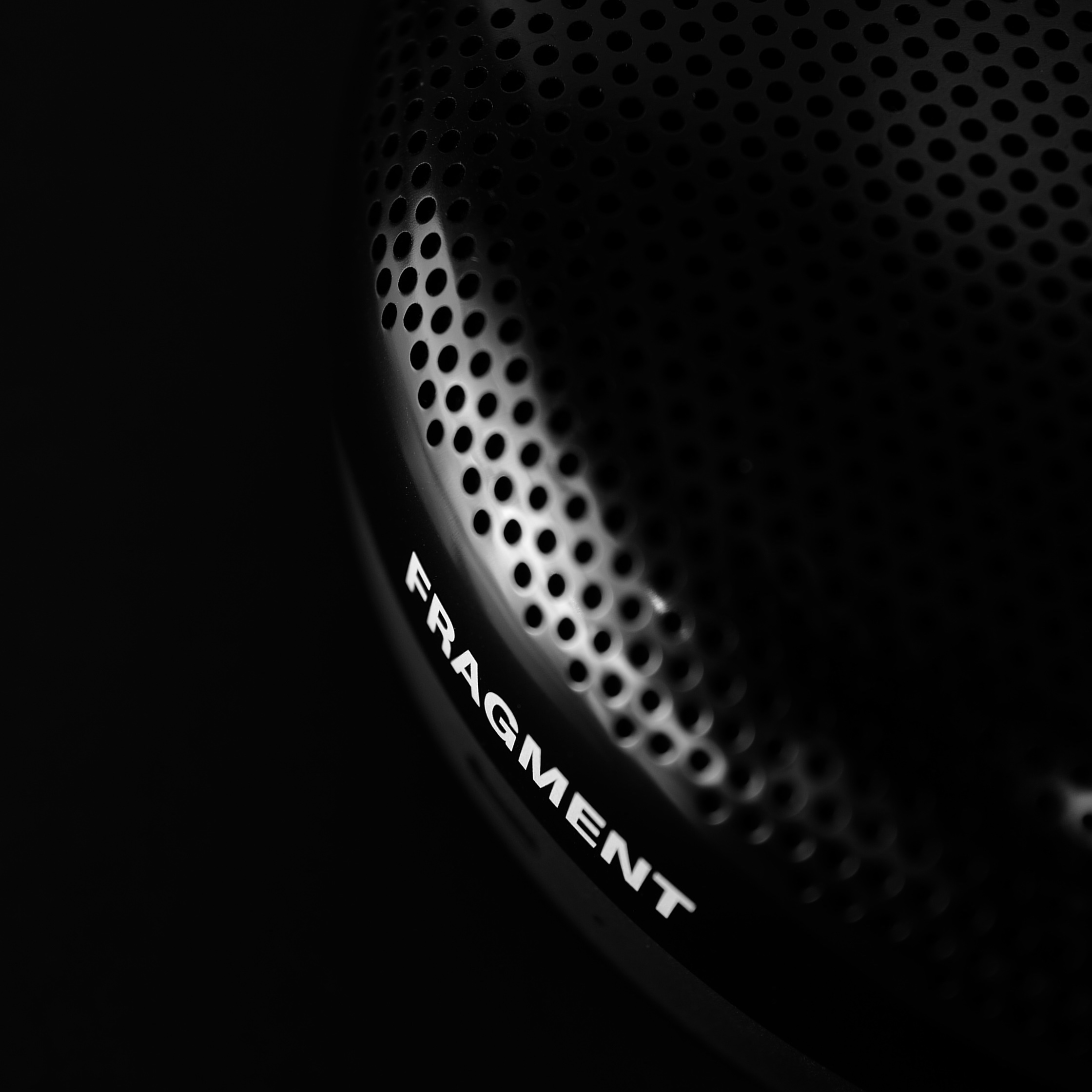 Bang & Olufsen x Fragment Beosound A1 3nd Fragment Edition (Korean Ver.) 착용 스타일 - 4