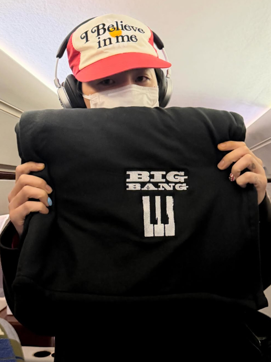 Peaceminusone x Verdy 5 Panel Ball Cap Red, Peaceminusone x Verdy Bulldog Clip Red (Set of 2) 착용 스타일 - 2