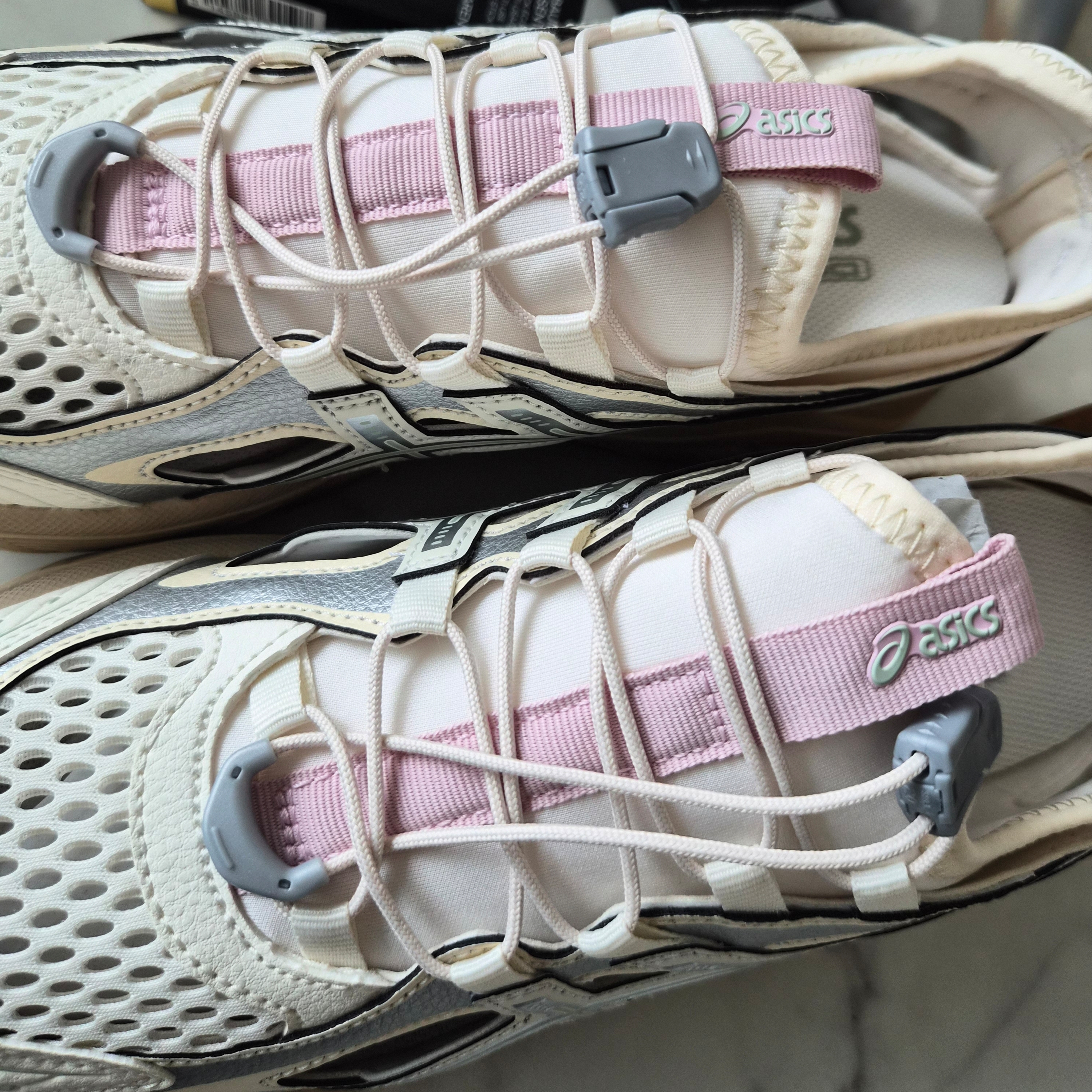 Asics GT-2160 Breeze Cream Pure Silver 착용 스타일 - 3