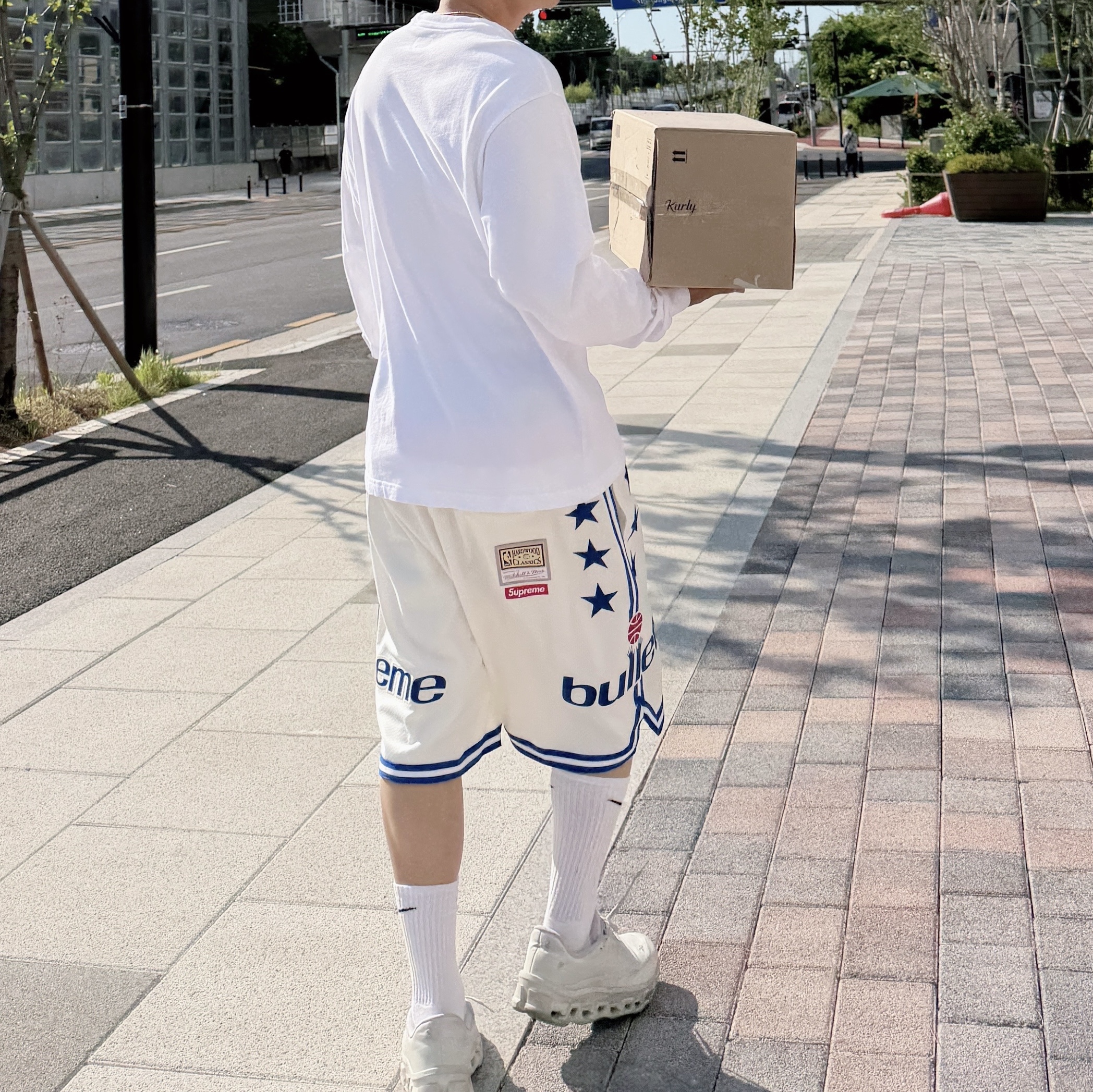Supreme Mitchell & Ness Teams Basketball Short White  - 26SS 착용 스타일