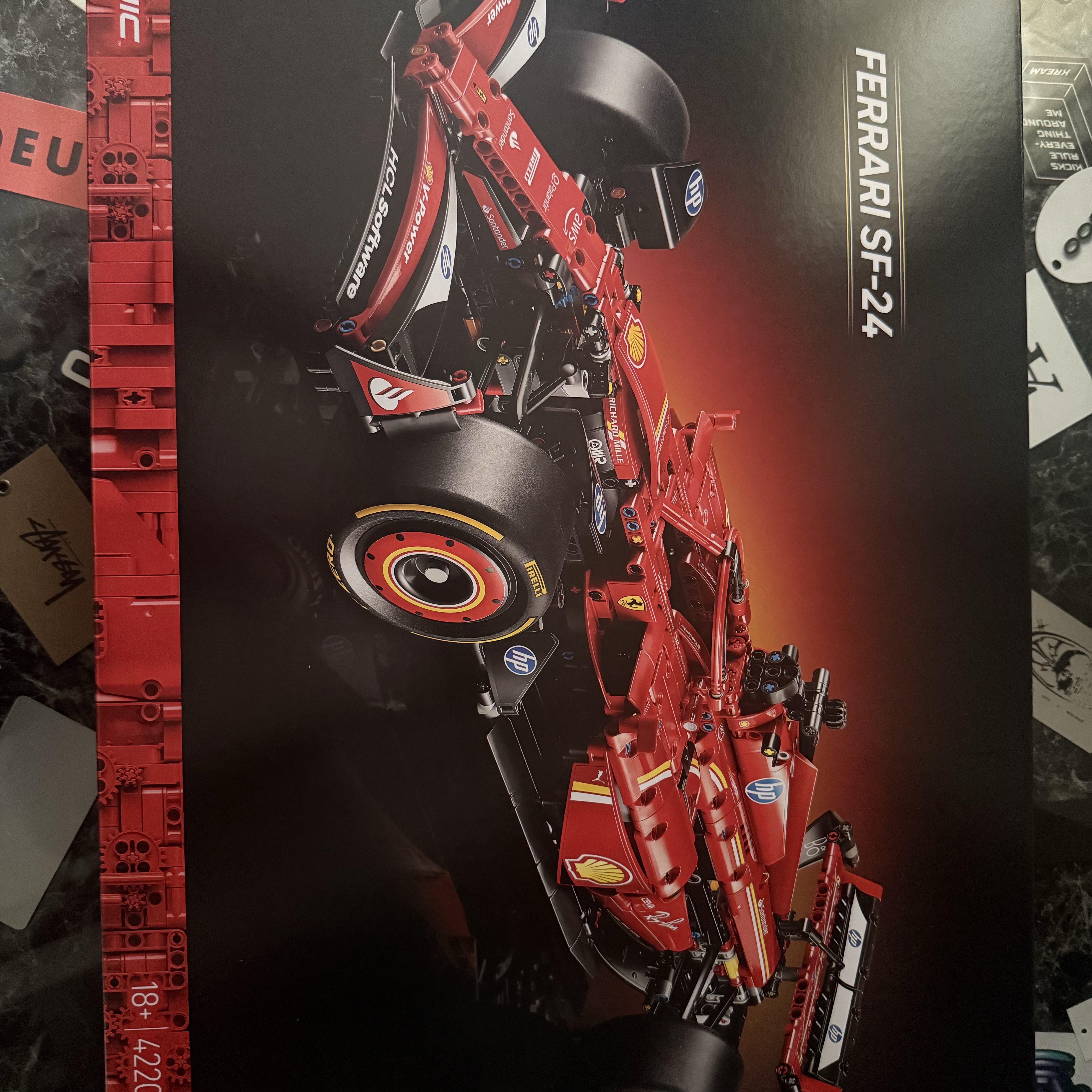 Lego Ferrari SF-24 F1 Car 착용 스타일