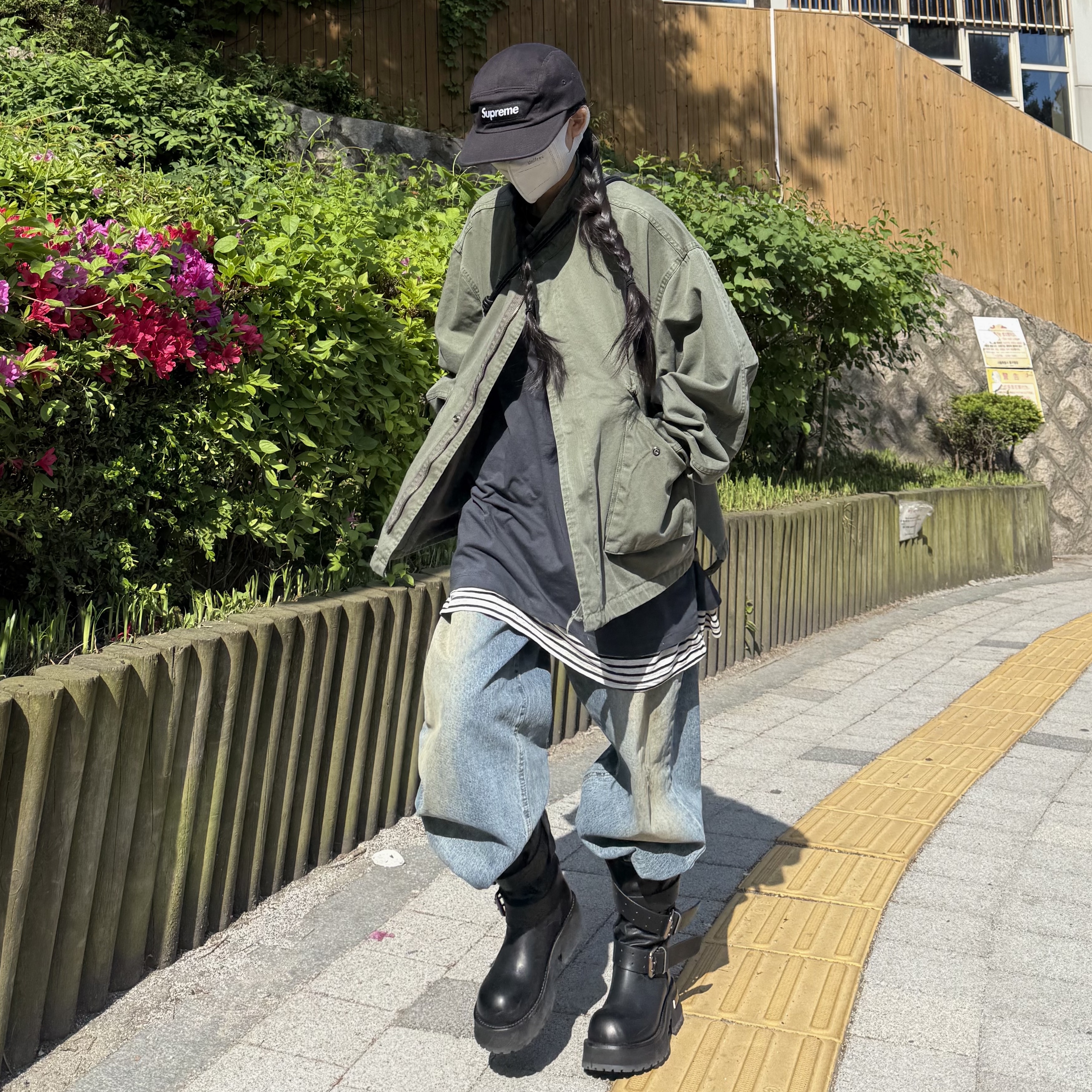 Supreme Washed Chino Twill Camp Cap Black 착용 스타일 - 2
