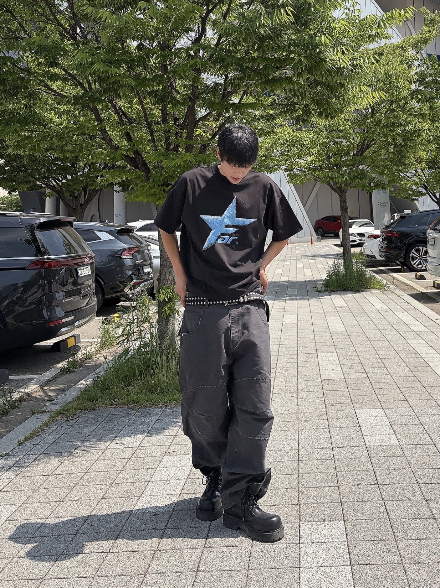 Farfromwhat Far Star Logo T-Shirts Black 착용 스타일 - 2