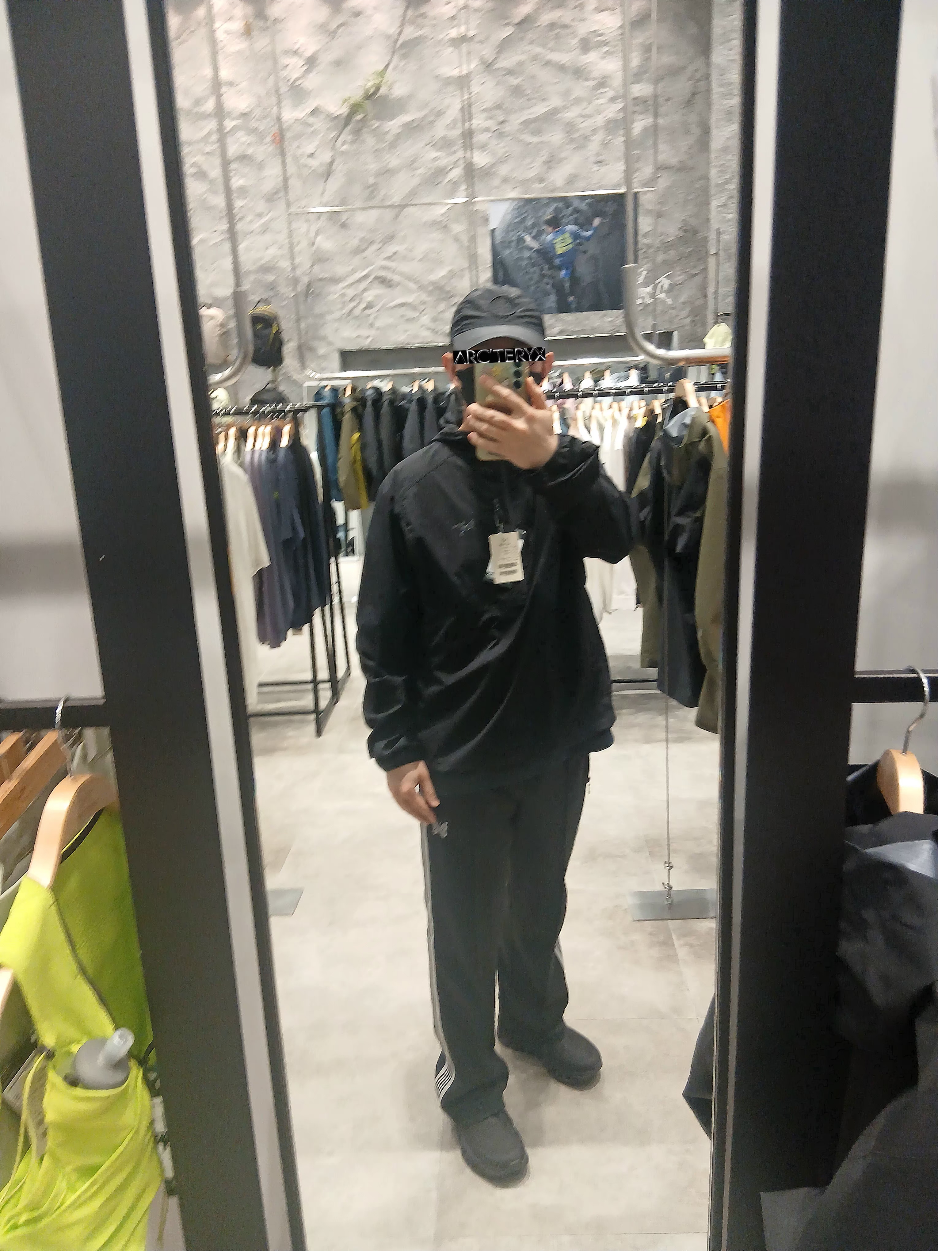 Stone Island 9100011 Nylon Metal in Econyl Baseball Cap with Drawcord Compass Embroidery Black, Needles Track Pant Poly Smooth Charcoal 착용 스타일 - 3