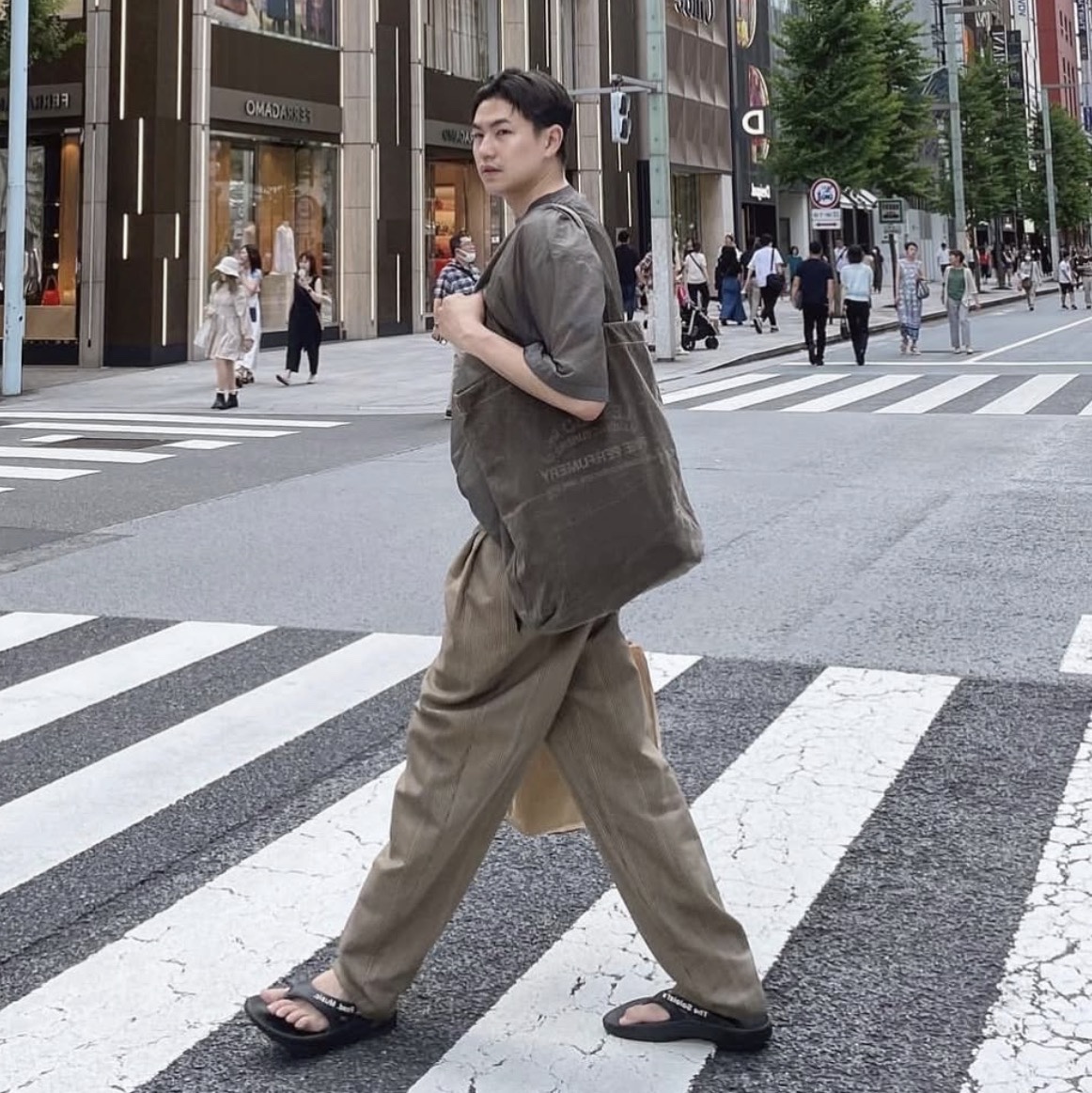 Oofos x Takahiromiyashita The Soloist The Day The Whole World Went Away Flip-Flop Black 착용 스타일