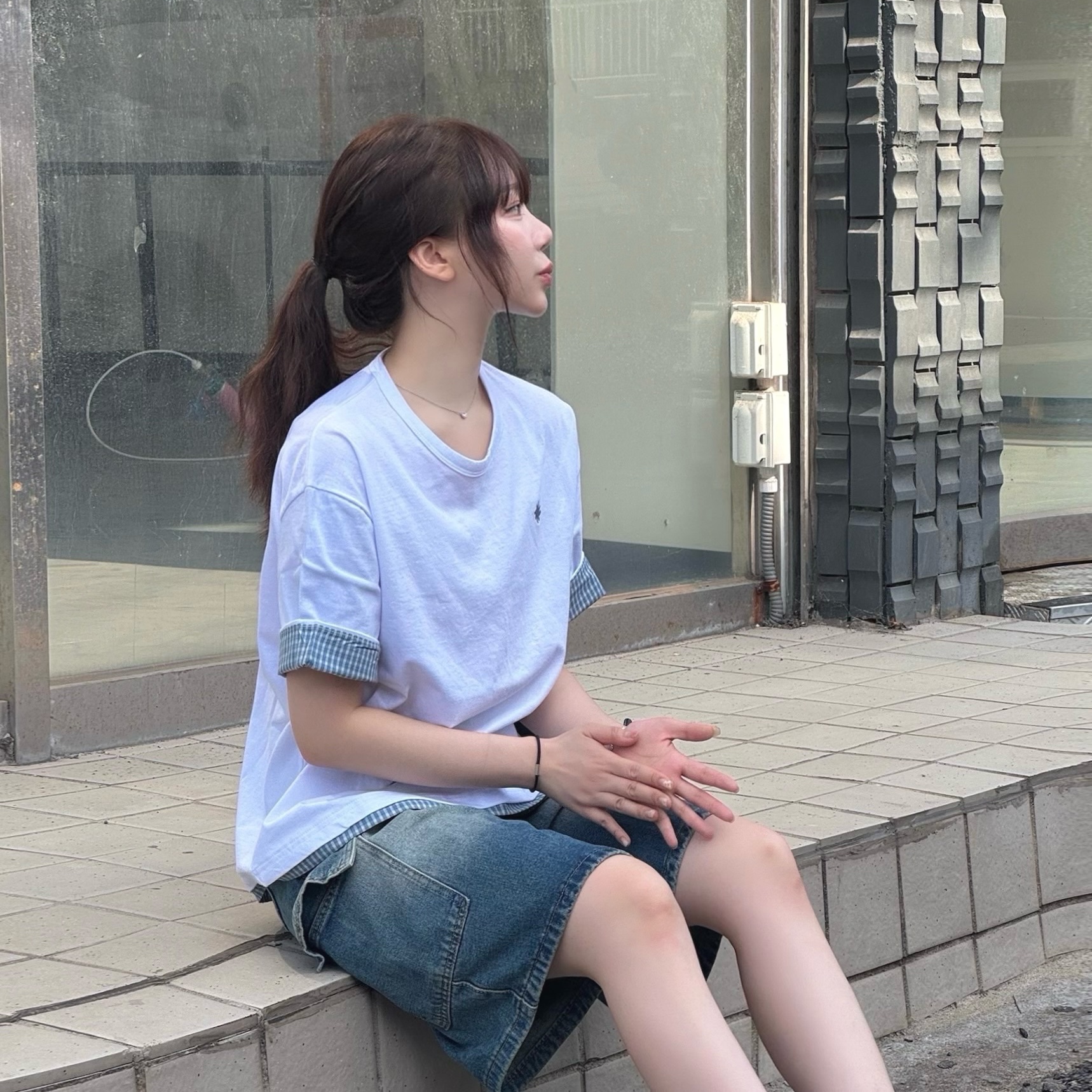 SLOW RECORD HOUSE Layered Check Roll-Up T-Shirt White 착용 스타일 - 2
