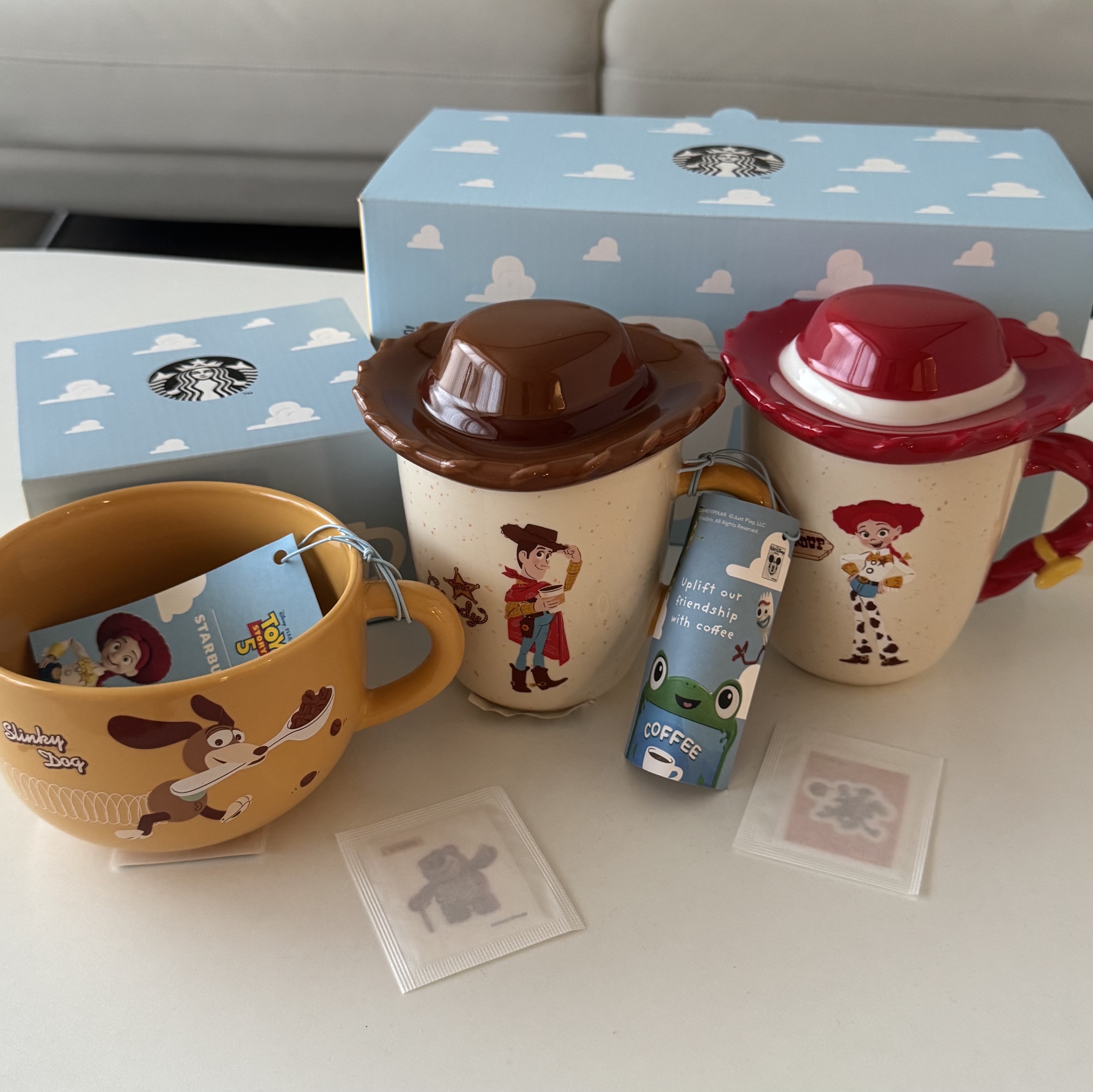 Starbucks x Toy Story 5 MD Woody & Jessie Mug Set (Set of 2), Starbucks x Toy Story 5 MD Cereal Bowl 착용 스타일