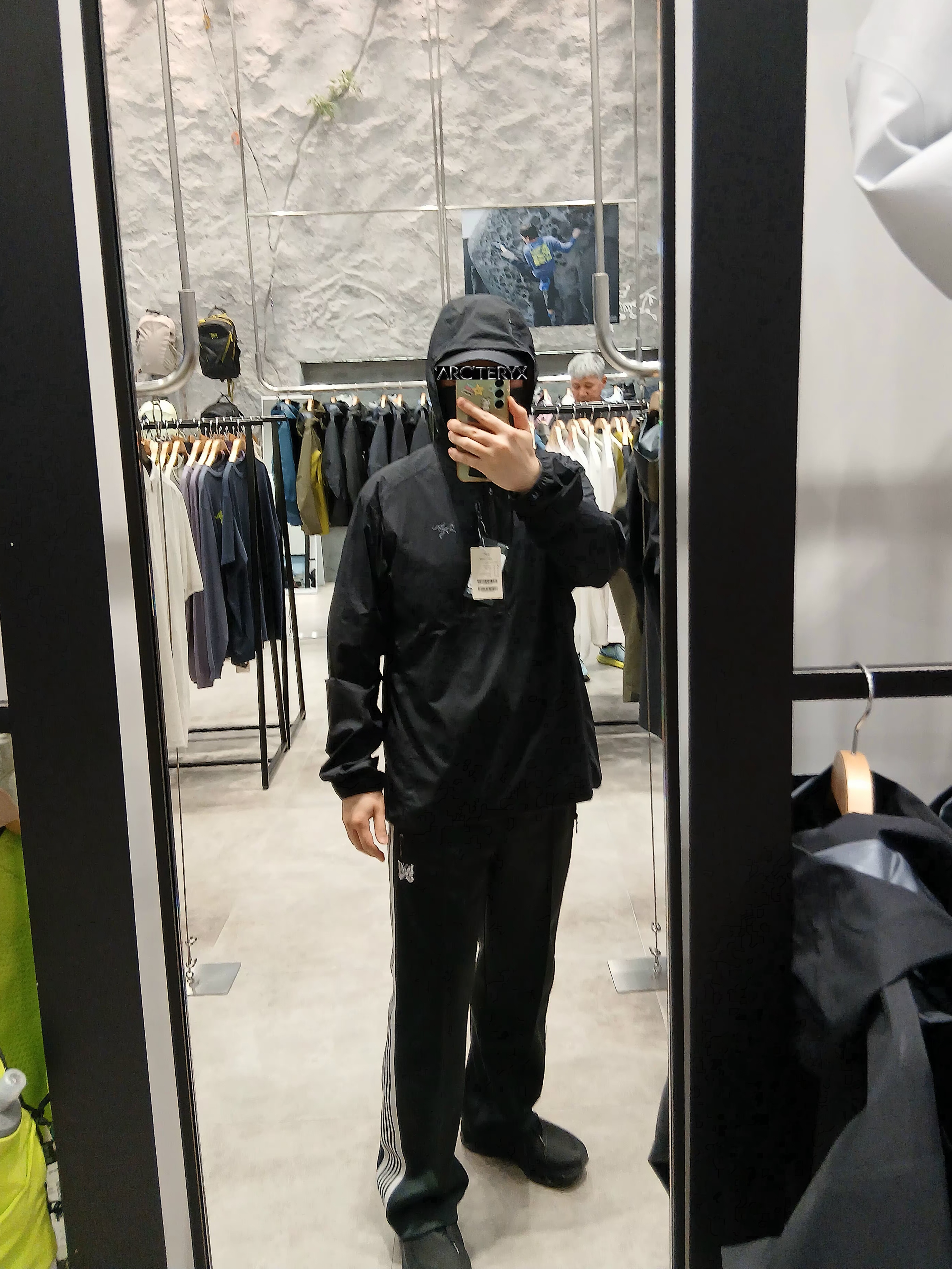Stone Island 9100011 Nylon Metal in Econyl Baseball Cap with Drawcord Compass Embroidery Black, Needles Track Pant Poly Smooth Charcoal 착용 스타일 - 2