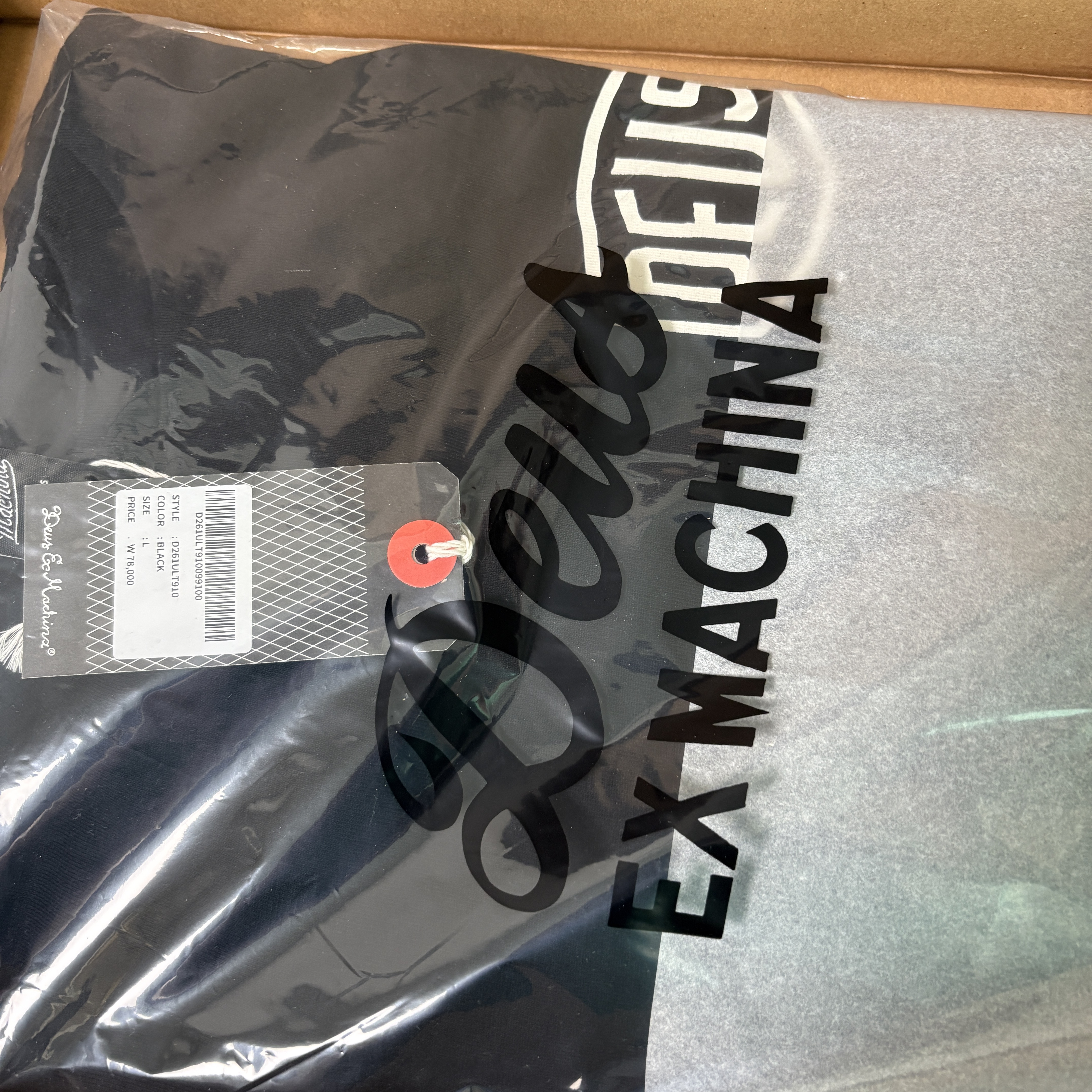Deus Ex Machina Seoul College Address L/S T-Shirt Black 착용 스타일 - 2