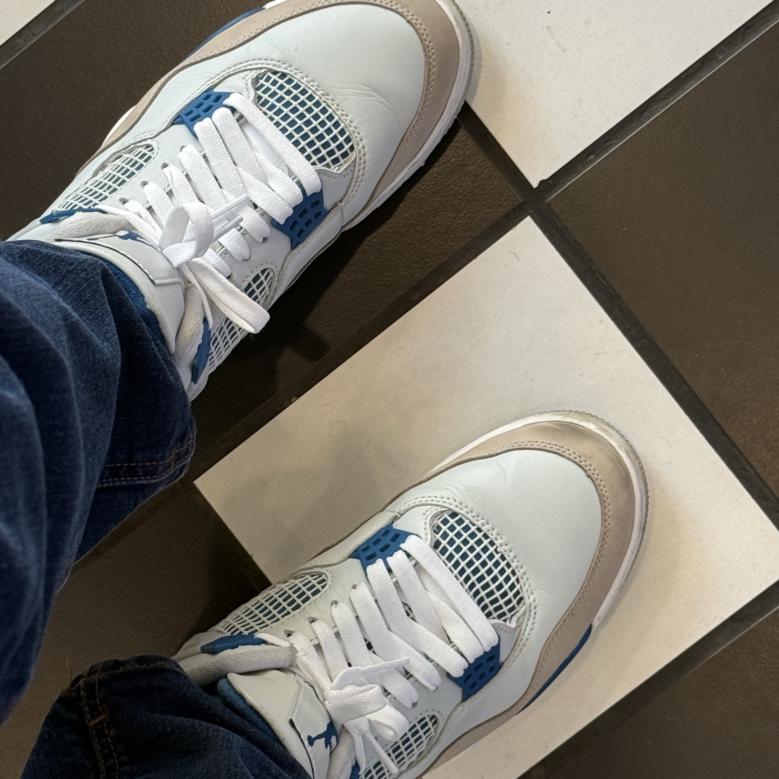 Jordan 4 Retro Industrial Blue 착용 스타일