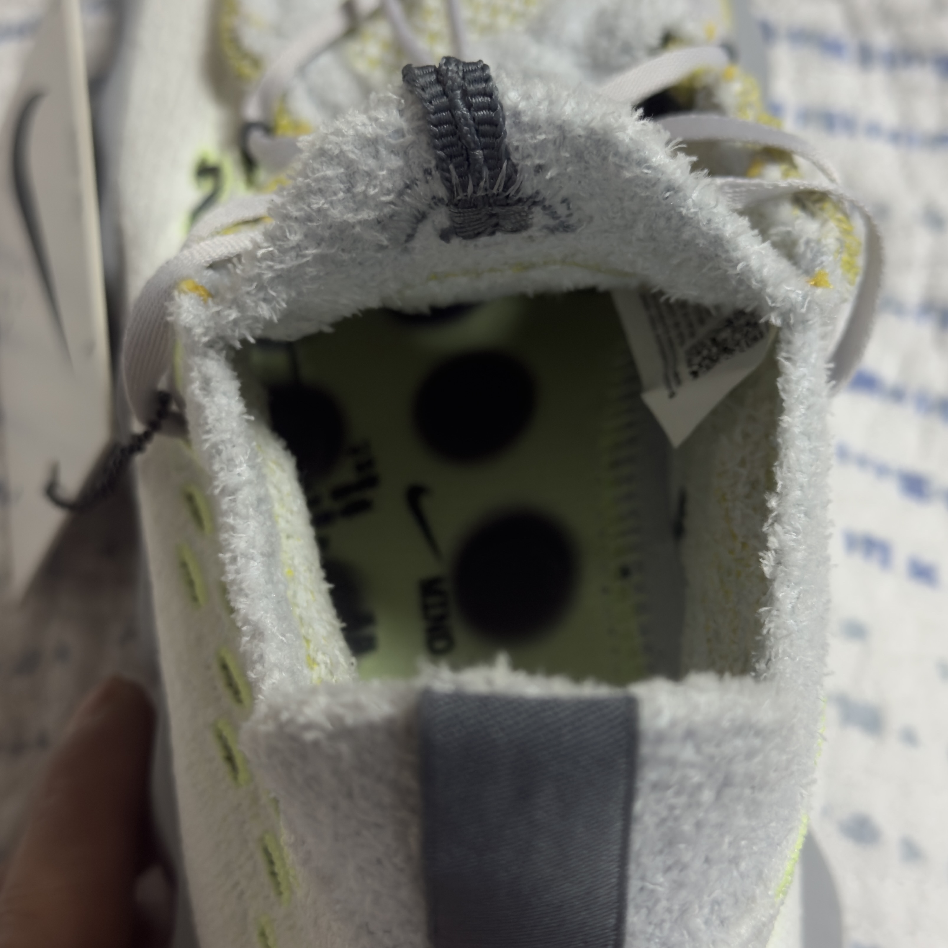 Nike Mind 002 Wolf Grey and Pure Platinum 착용 스타일 - 4