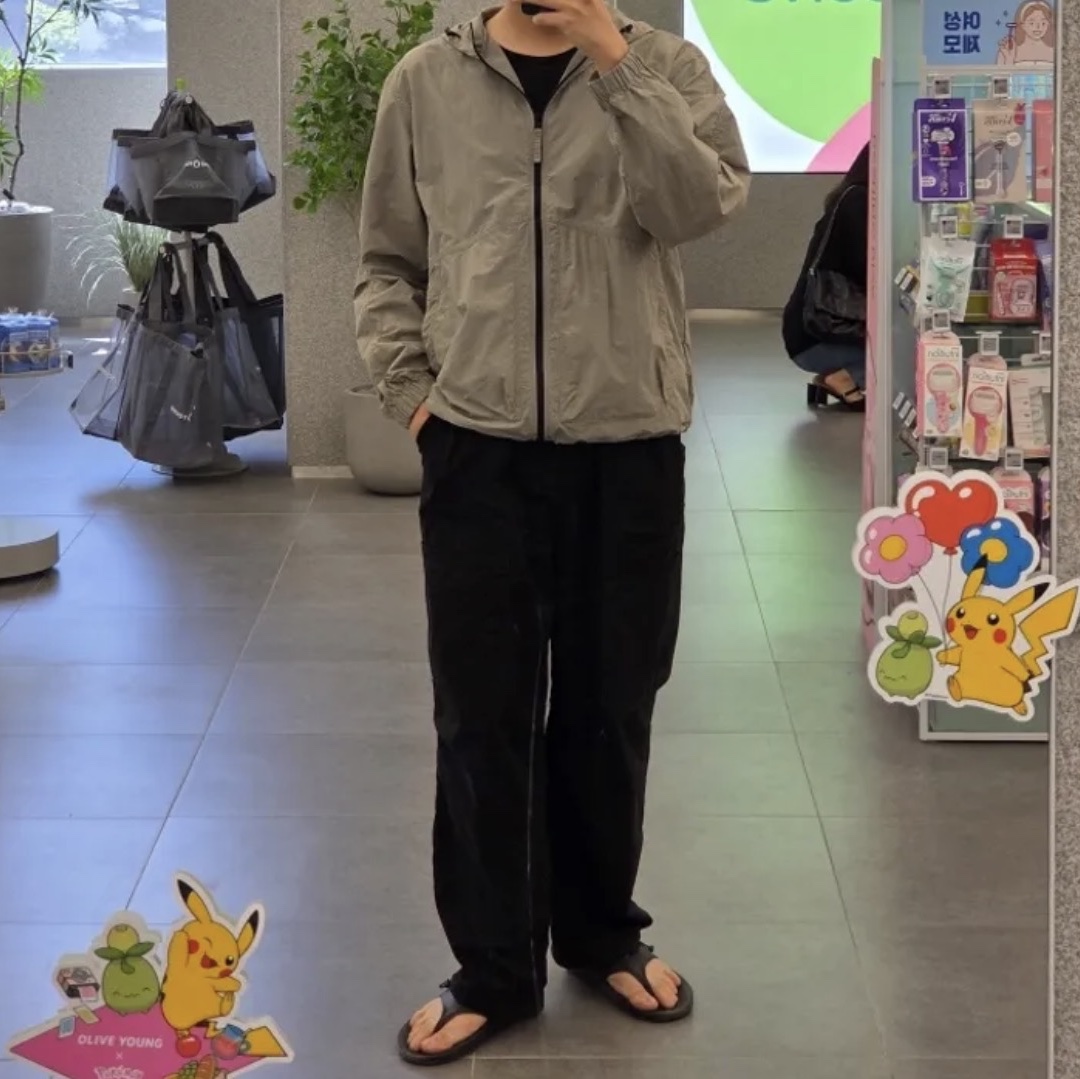 [10% 적립] OOFOS OOriginal Black Unisex Flip-Flops 착용 스타일