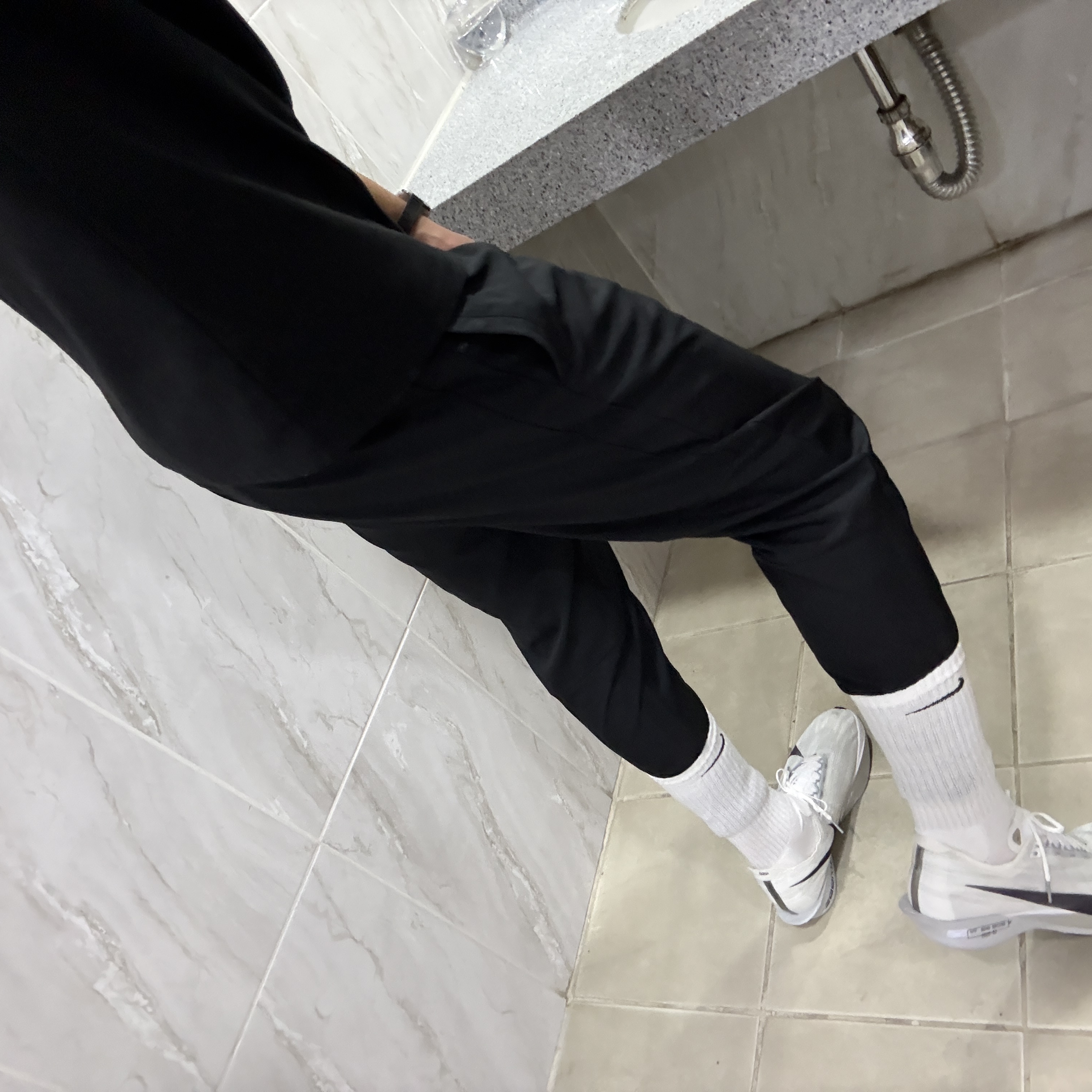 Nike ZoomX Streakfly 2 White Obsidian Mist, Nike Everyday Cushioned Training Crew Socks White Black (6 Pack/Korean Ver.) 착용 스타일